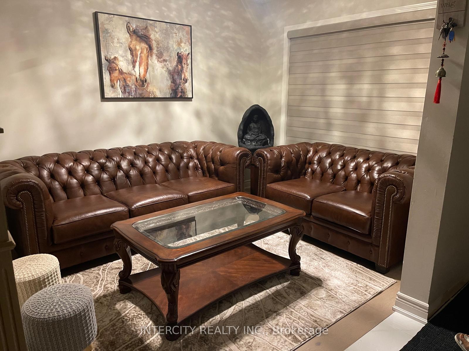 Photo 4 of 206 Owlridge Drive E, Brampton, Credit Valley — HOMEH
