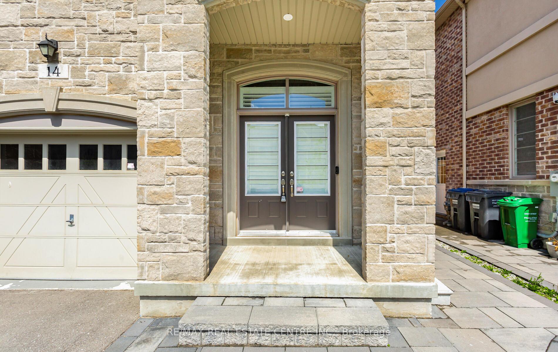 Photo 2 of 14 Dalbeattie Drive, Brampton, Bram West — HOMEH