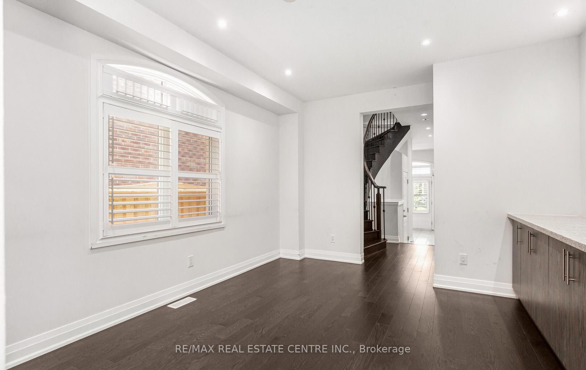 Photo 5 of 14 Dalbeattie Drive, Brampton, Bram West — HOMEH