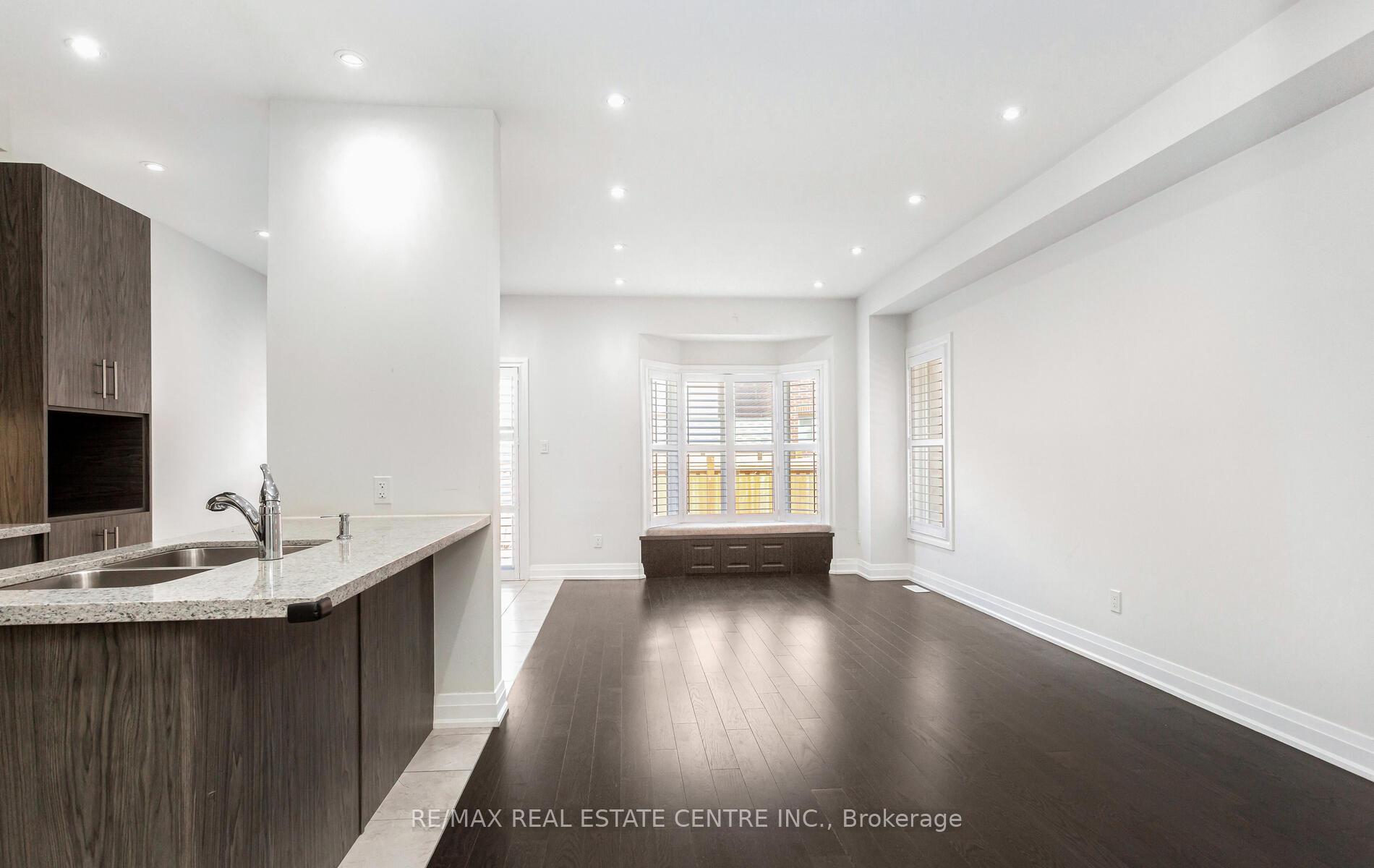 Photo 4 of 14 Dalbeattie Drive, Brampton, Bram West — HOMEH