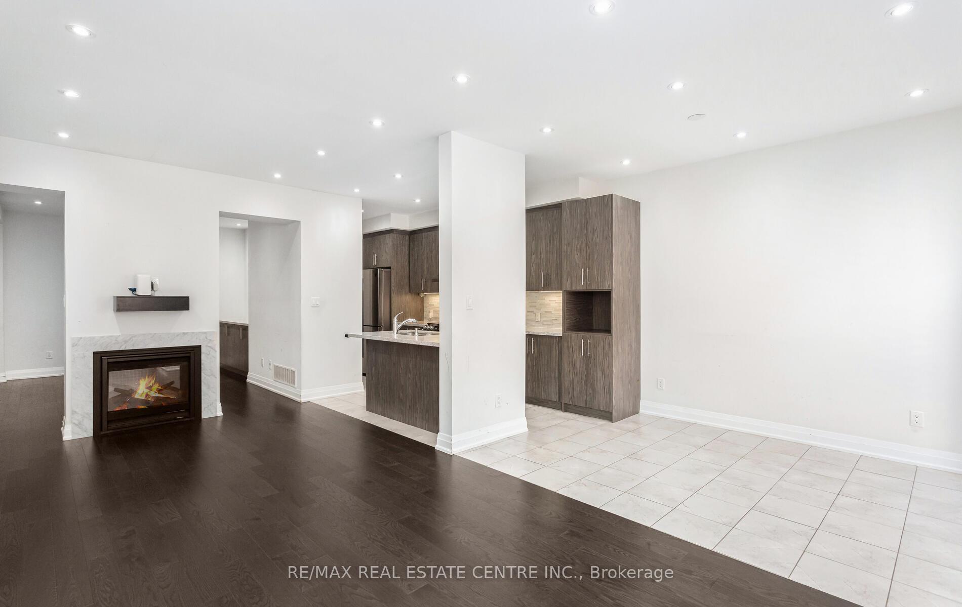 Photo 10 of 14 Dalbeattie Drive, Brampton, Bram West — HOMEH