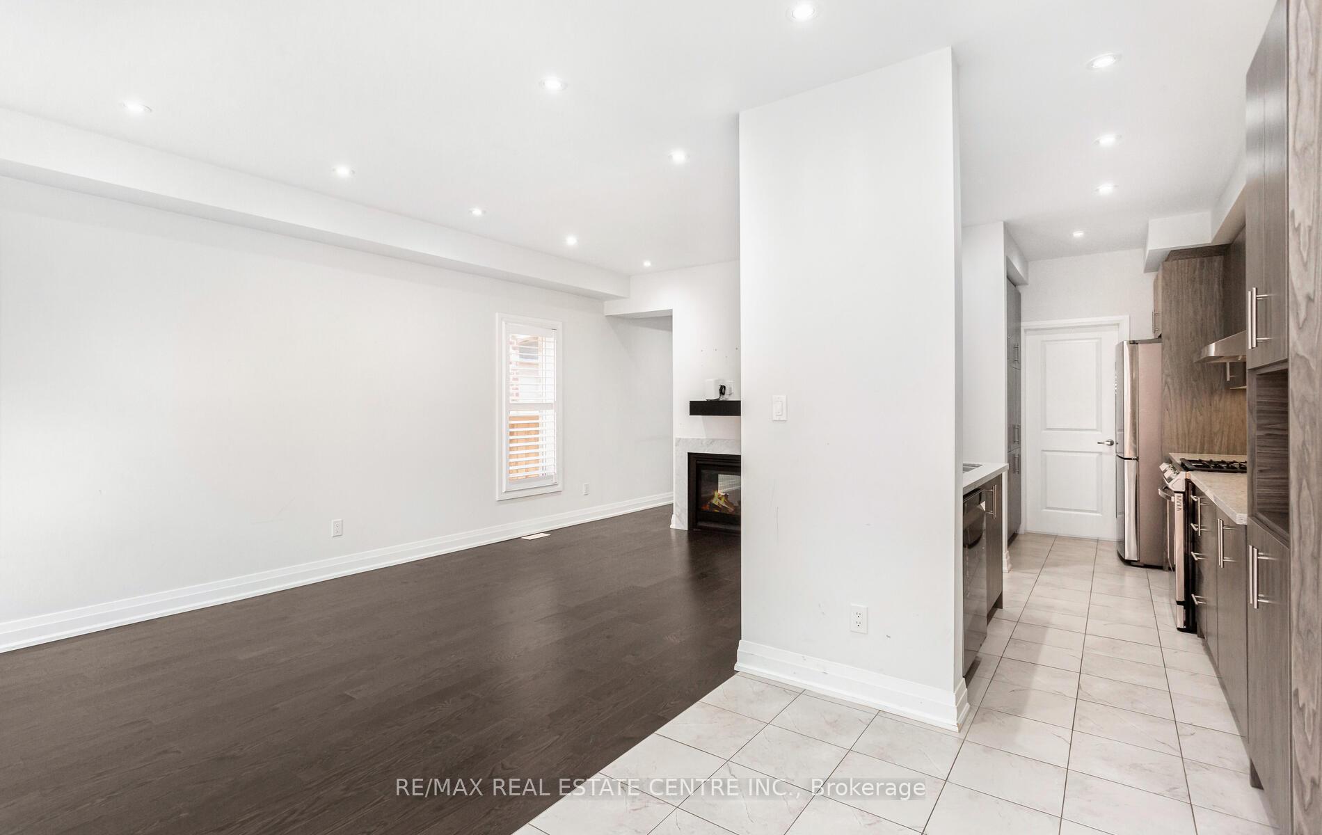 Photo 9 of 14 Dalbeattie Drive, Brampton, Bram West — HOMEH