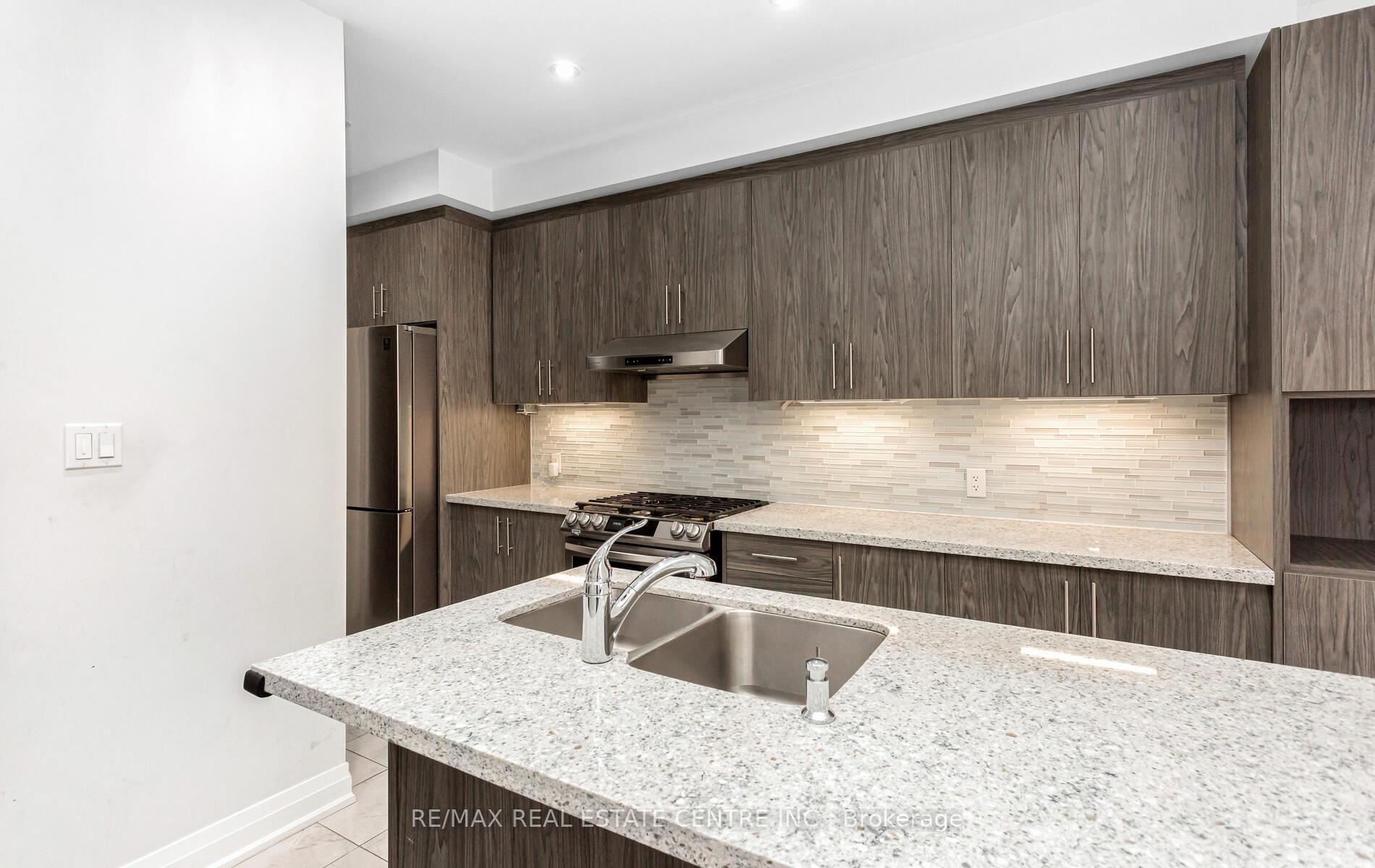 Photo 12 of 14 Dalbeattie Drive, Brampton, Bram West — HOMEH