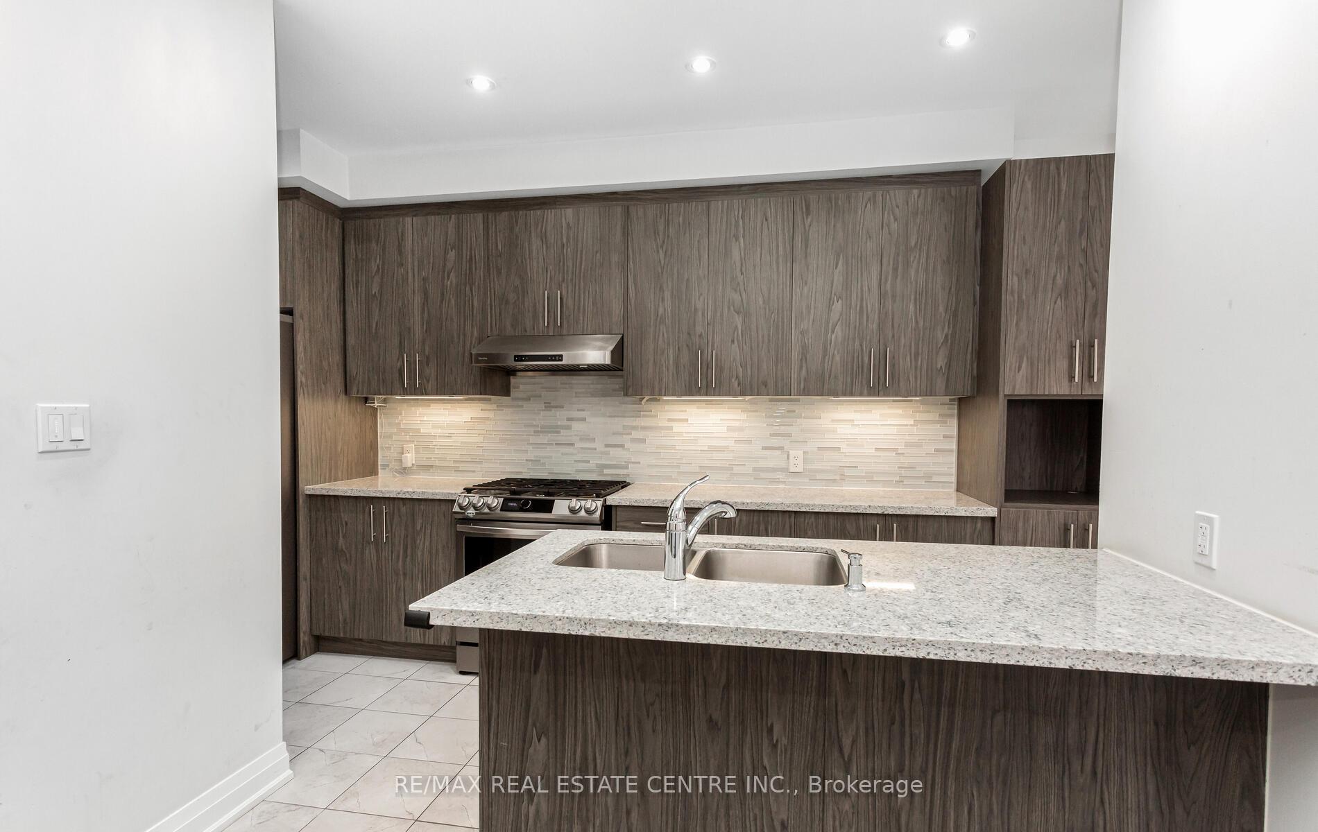 Photo 19 of 14 Dalbeattie Drive, Brampton, Bram West — HOMEH