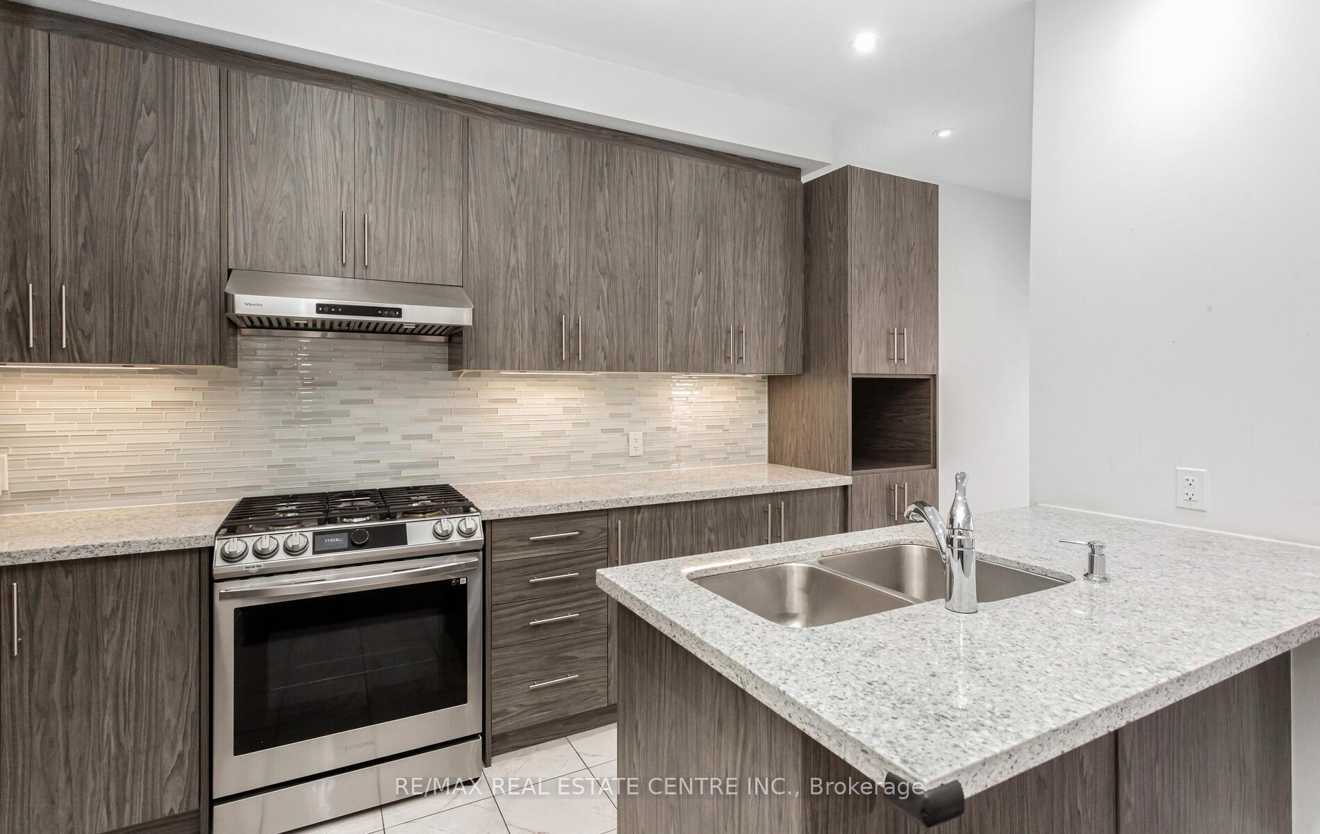 Photo 21 of 14 Dalbeattie Drive, Brampton, Bram West — HOMEH