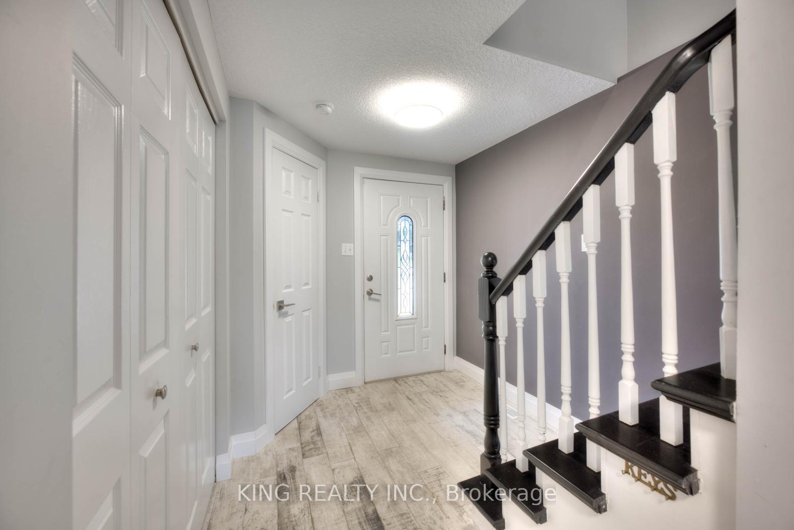 Photo 3 of Unit UNIT #A, 682 Pinerow Crescent, Waterloo — HOMEH