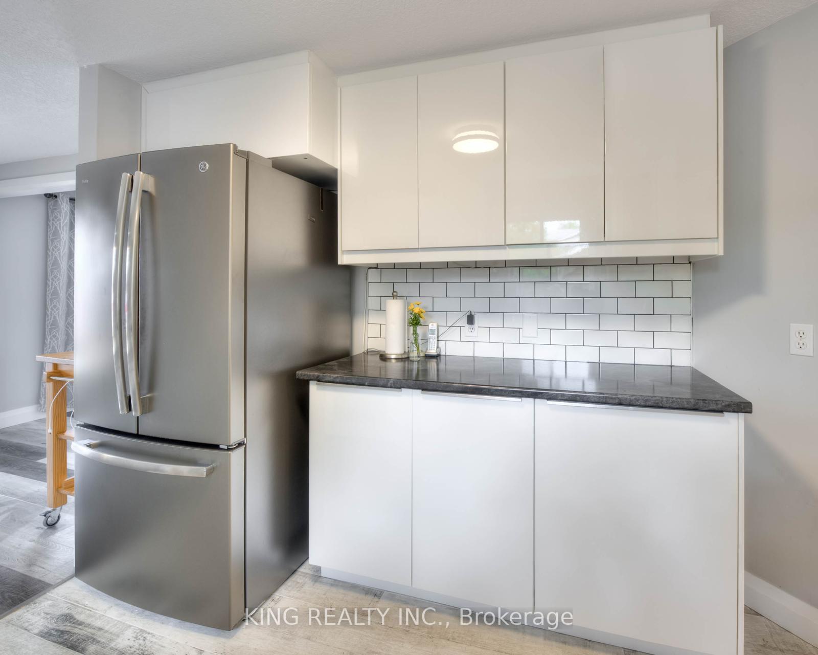 Photo 5 of Unit UNIT #A, 682 Pinerow Crescent, Waterloo — HOMEH