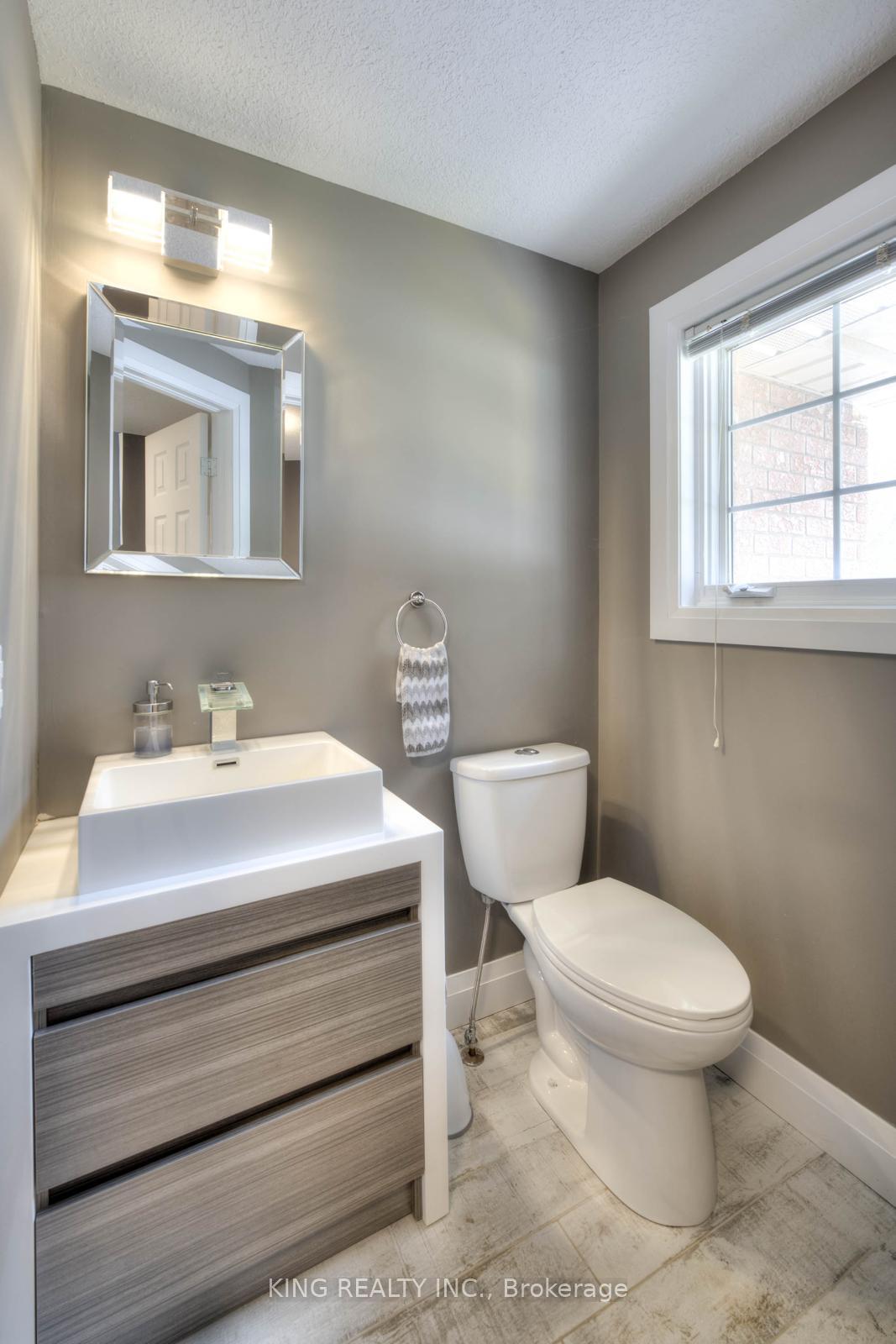Photo 2 of Unit UNIT #A, 682 Pinerow Crescent, Waterloo — HOMEH