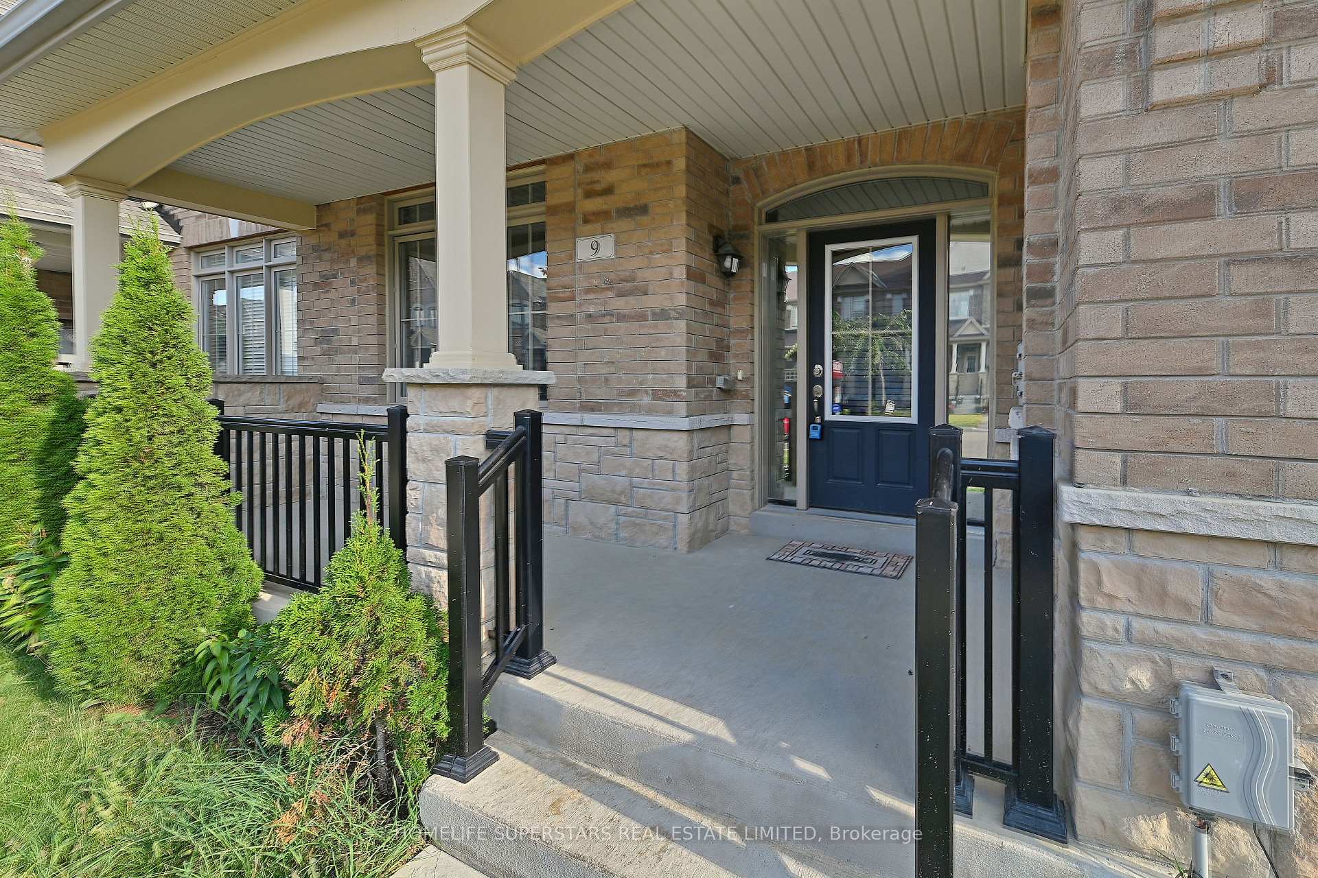 Photo 2 of 9 Yellowknife Road, Brampton, Sandringham-Wellington North — HOMEH
