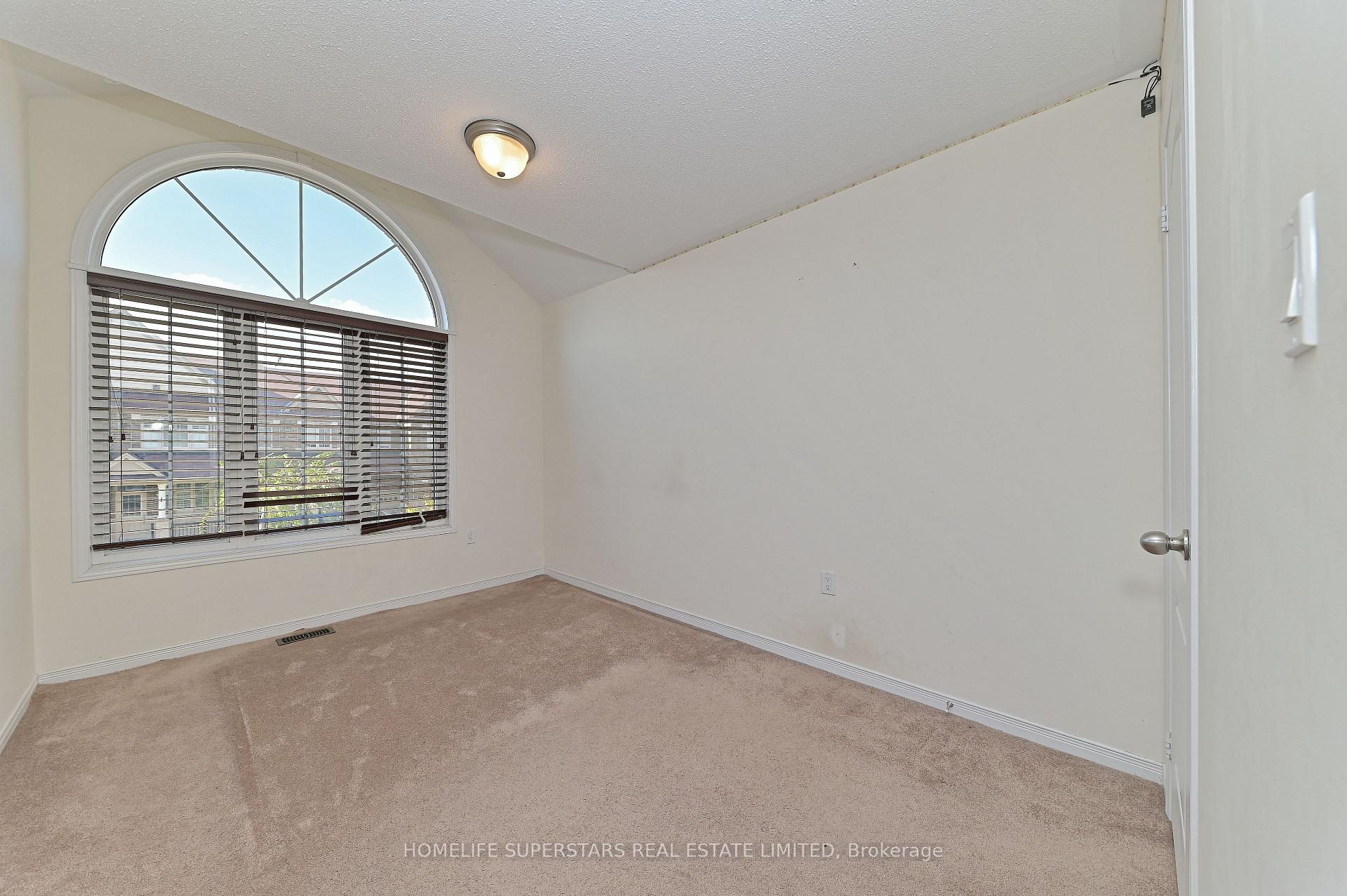 Photo 19 of 9 Yellowknife Road, Brampton, Sandringham-Wellington North — HOMEH