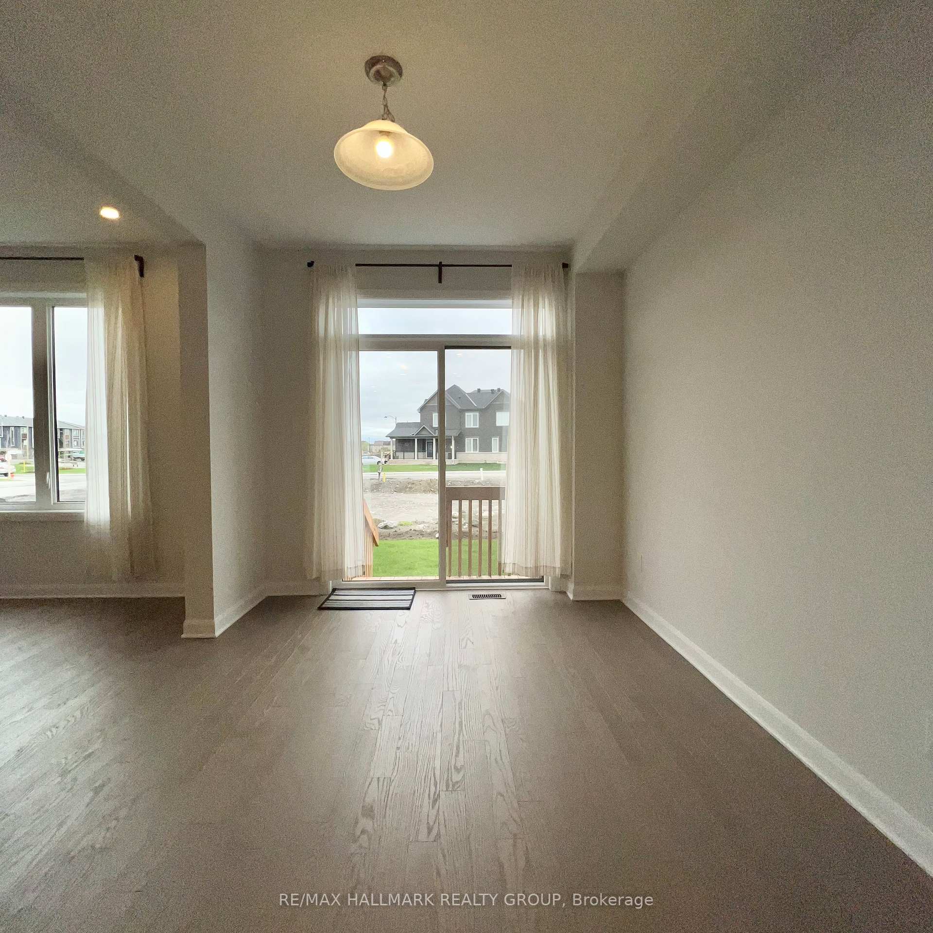 Photo 15 of 163 Invention Boulevard, Ottawa, Kanata - Morgan's Grant/South March — HOMEH