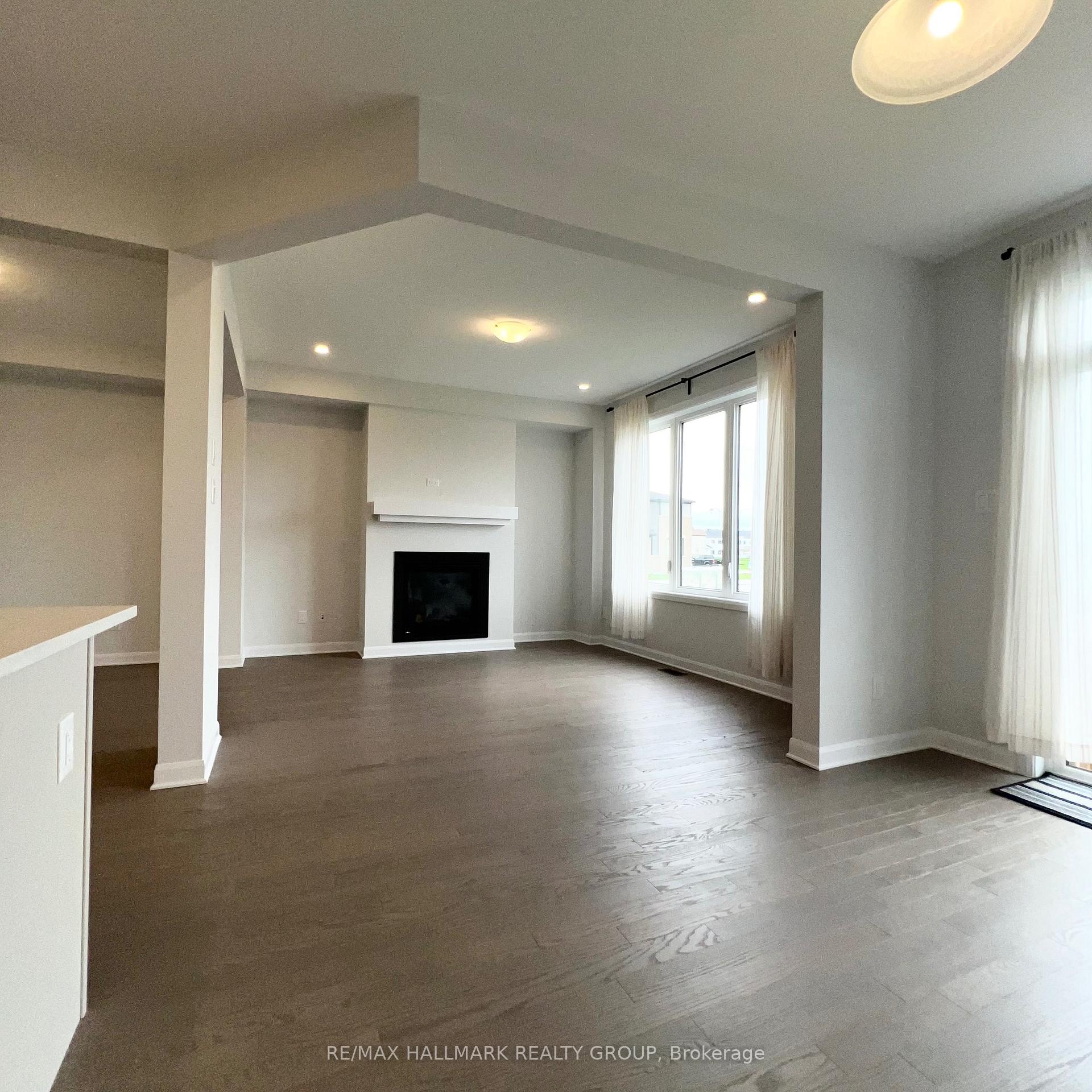 Photo 2 of 163 Invention Boulevard, Ottawa, Kanata - Morgan's Grant/South March — HOMEH