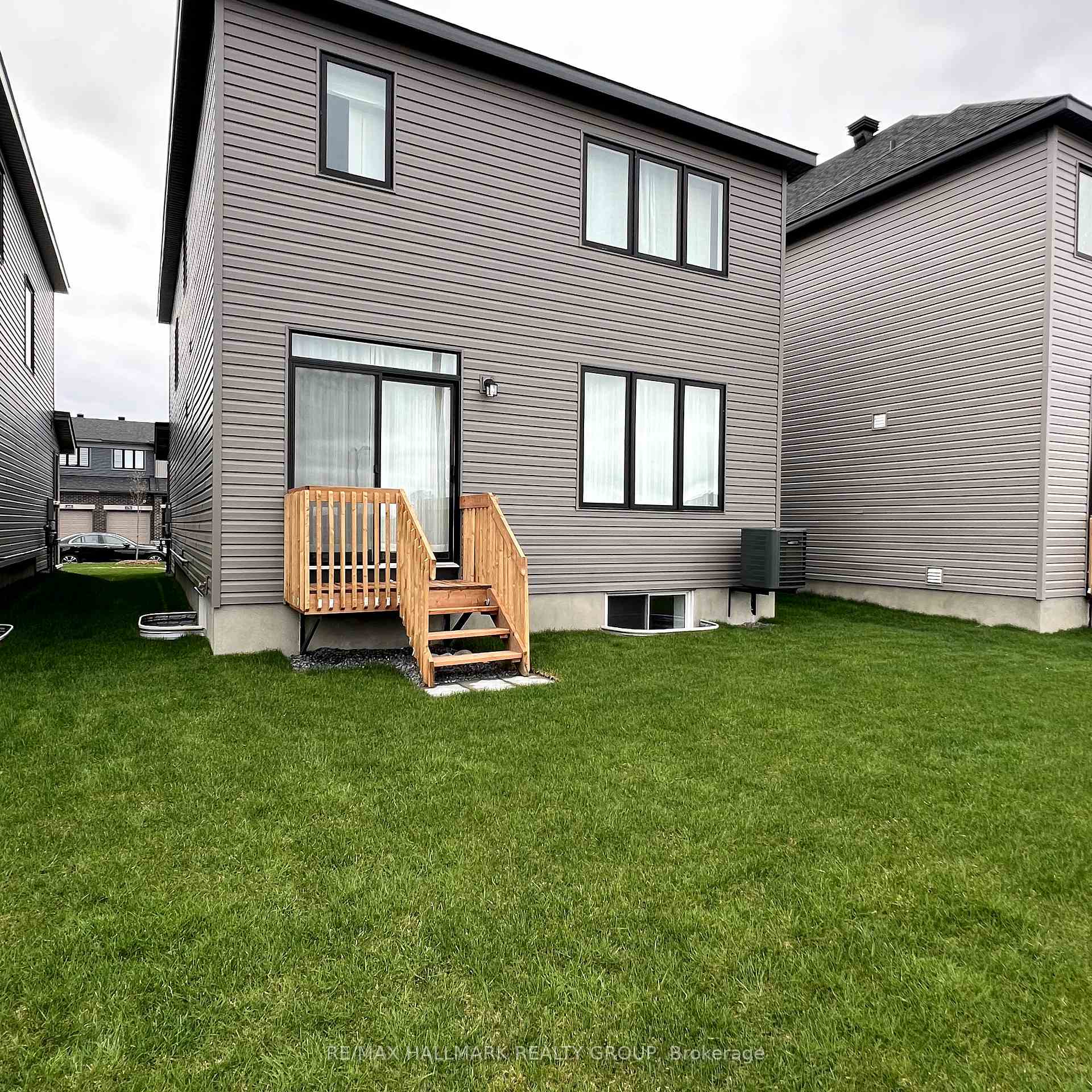 Photo 10 of 163 Invention Boulevard, Ottawa, Kanata - Morgan's Grant/South March — HOMEH