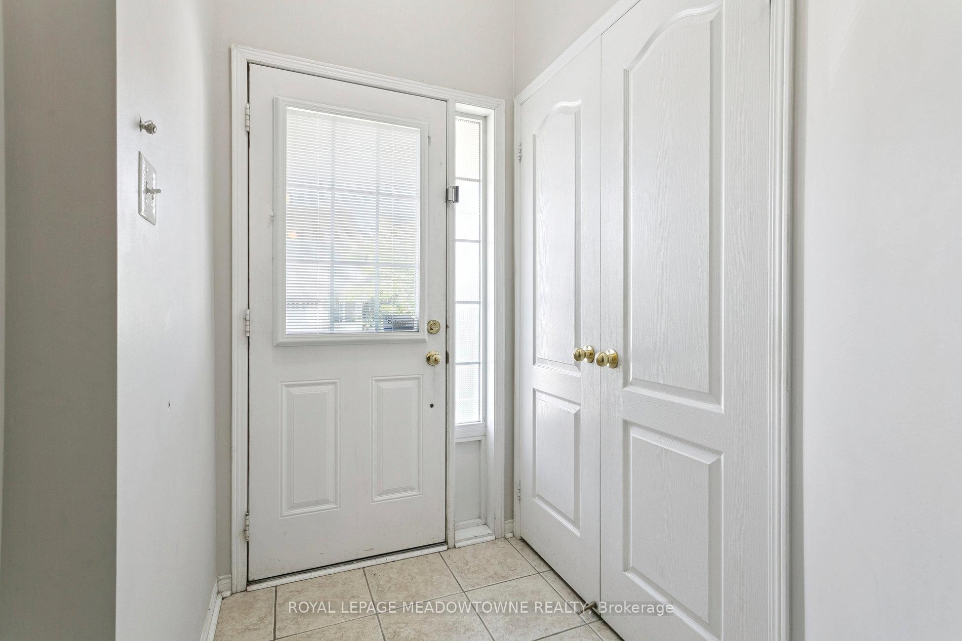 Photo 3 of Unit Upper, 132 Crystalview Crescent, Brampton, Bram East — HOMEH