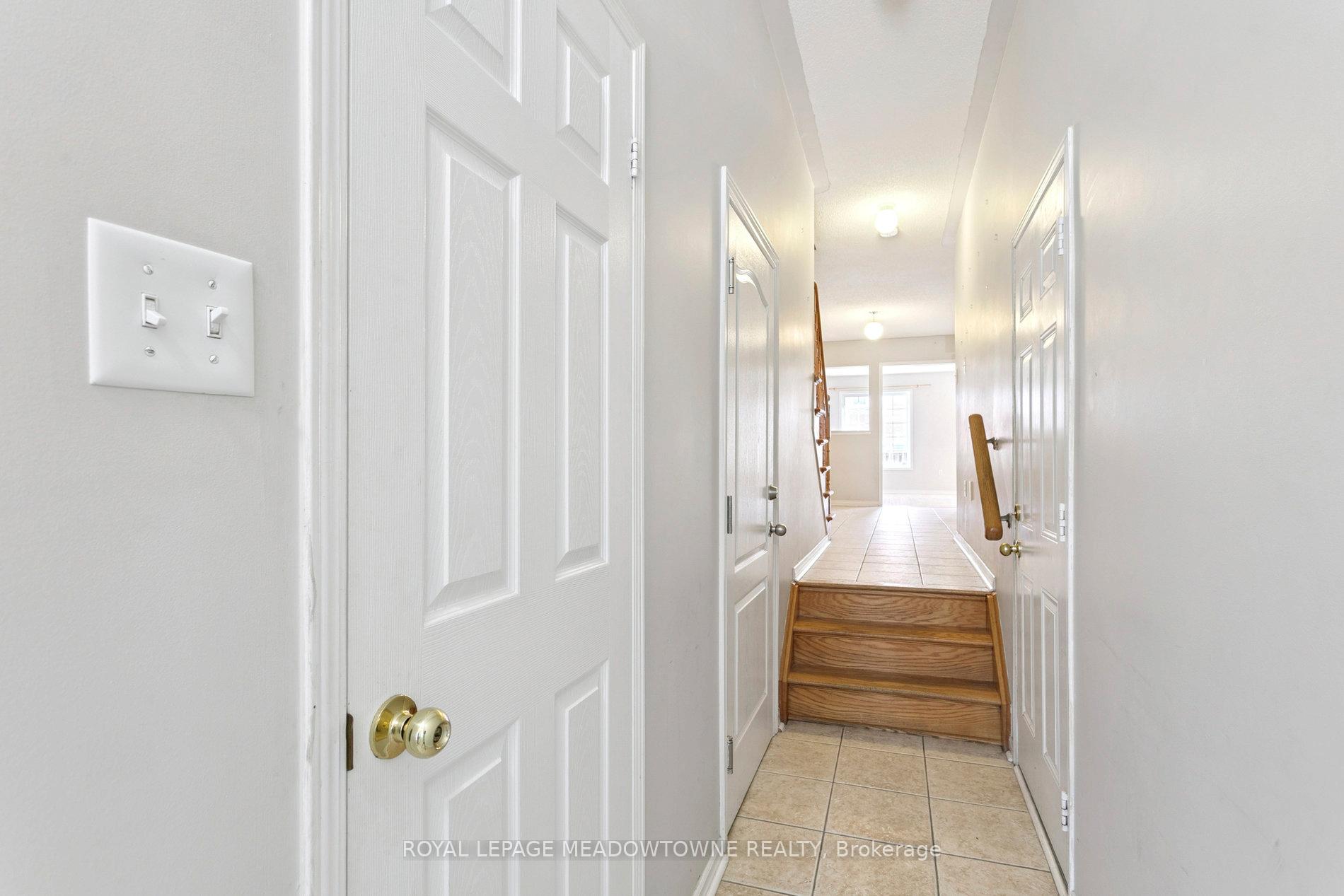 Photo 4 of Unit Upper, 132 Crystalview Crescent, Brampton, Bram East — HOMEH