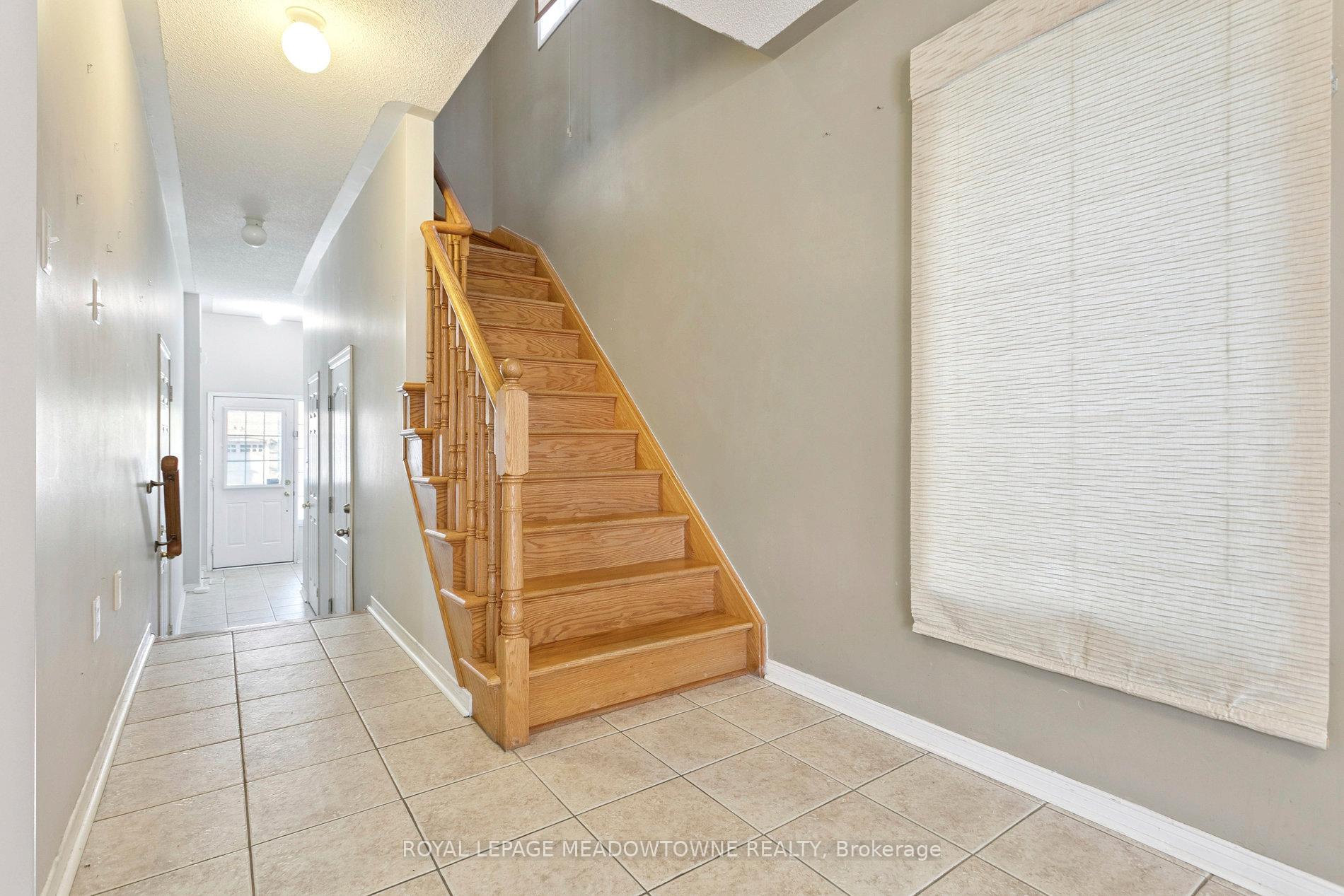 Photo 5 of Unit Upper, 132 Crystalview Crescent, Brampton, Bram East — HOMEH