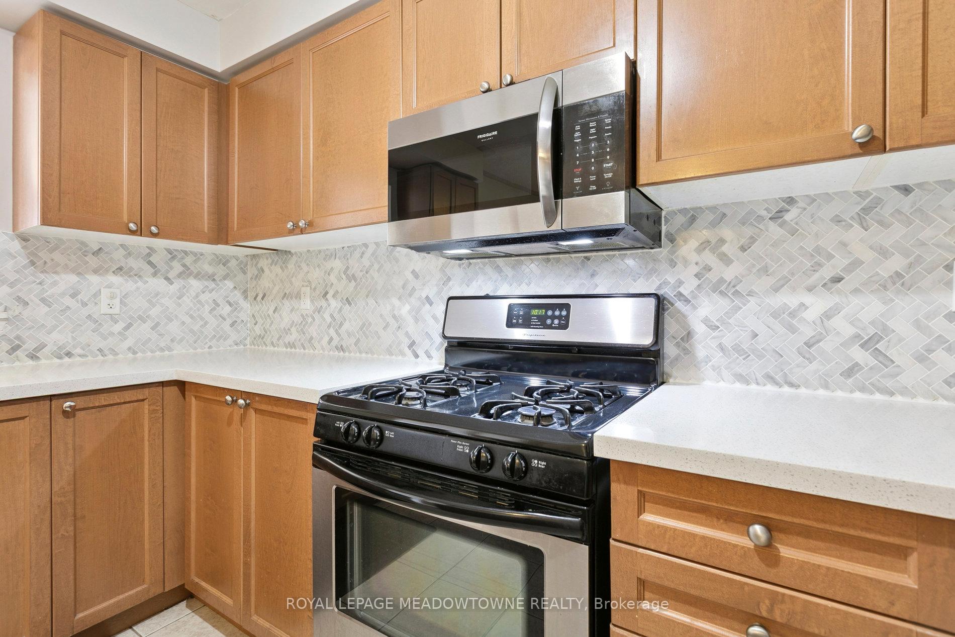 Photo 12 of Unit Upper, 132 Crystalview Crescent, Brampton, Bram East — HOMEH