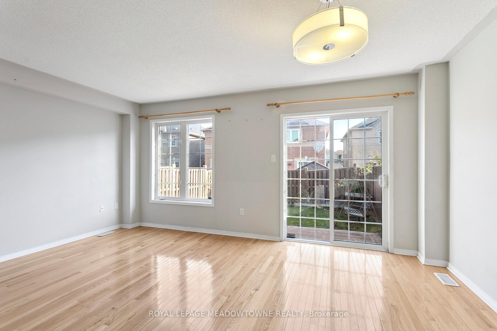 Photo 16 of Unit Upper, 132 Crystalview Crescent, Brampton, Bram East — HOMEH