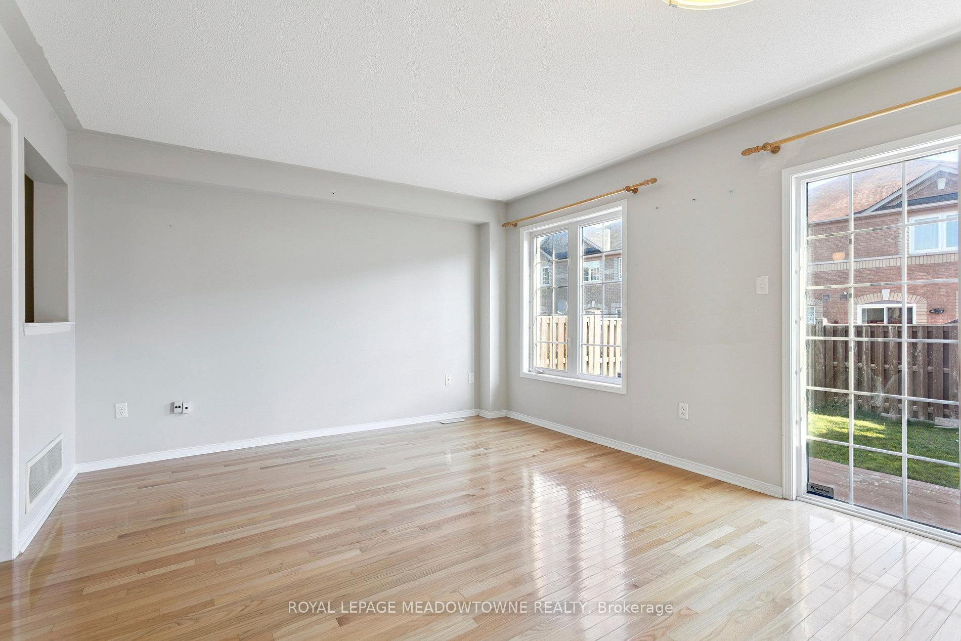 Photo 19 of Unit Upper, 132 Crystalview Crescent, Brampton, Bram East — HOMEH