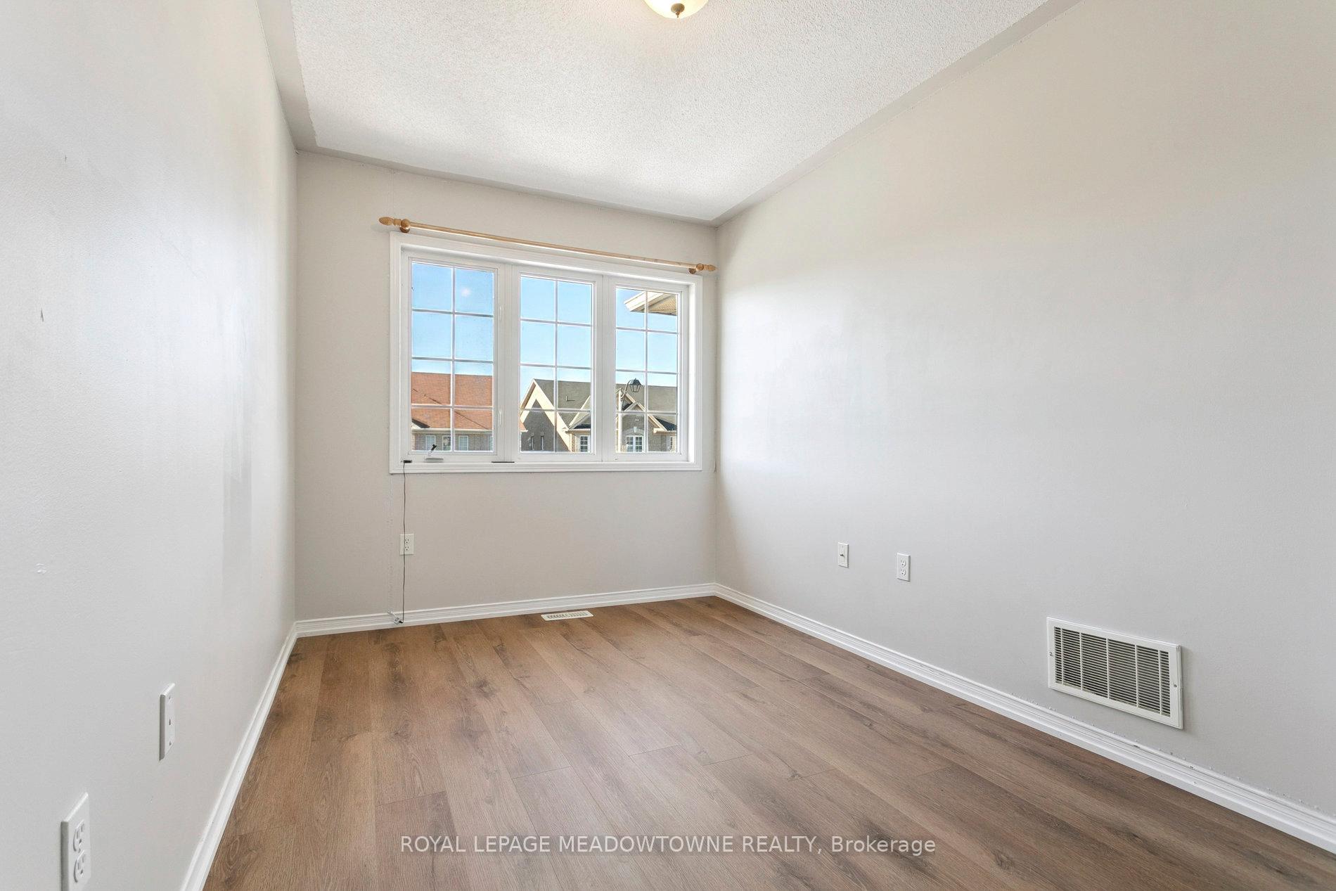 Photo 24 of Unit Upper, 132 Crystalview Crescent, Brampton, Bram East — HOMEH
