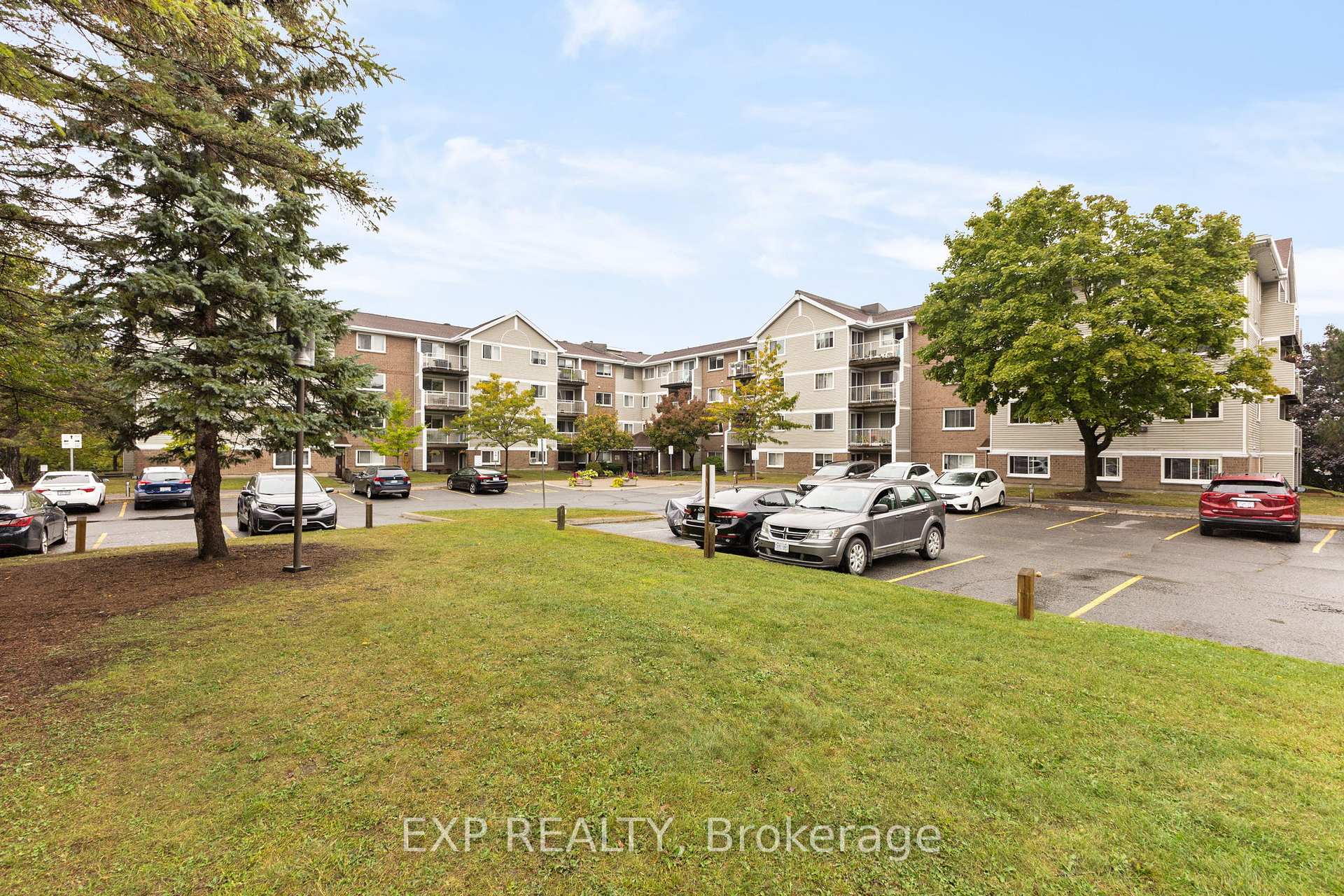 Photo 14 of Unit 304, 270 Brittany Drive, Ottawa, Viscount Alexander Park — HOMEH