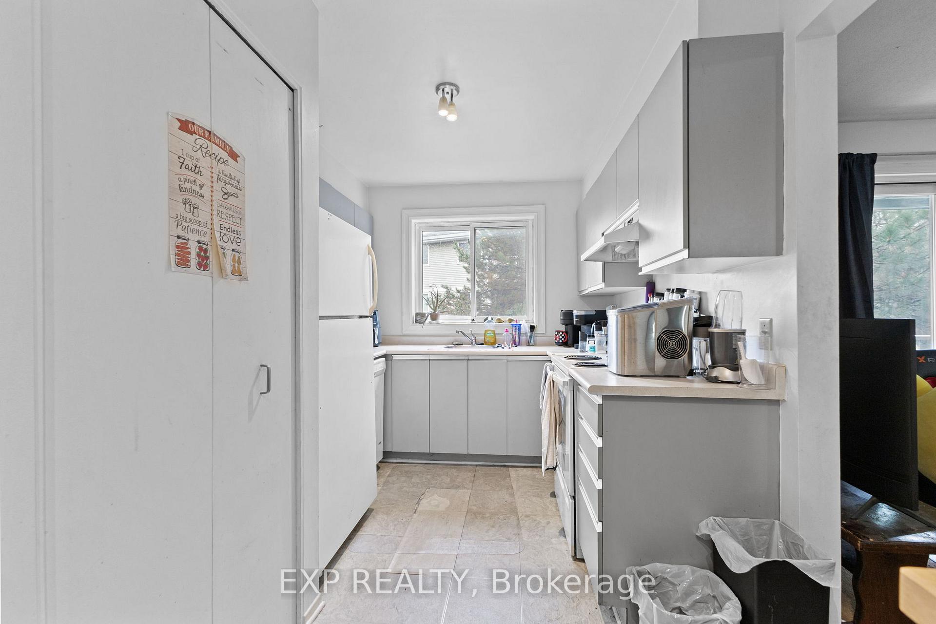 Photo 2 of Unit 304, 270 Brittany Drive, Ottawa, Viscount Alexander Park — HOMEH
