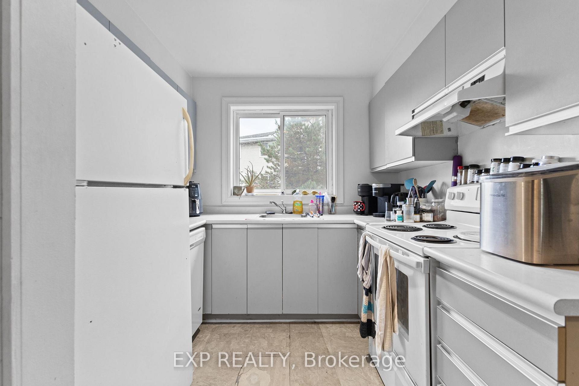 Photo 5 of Unit 304, 270 Brittany Drive, Ottawa, Viscount Alexander Park — HOMEH
