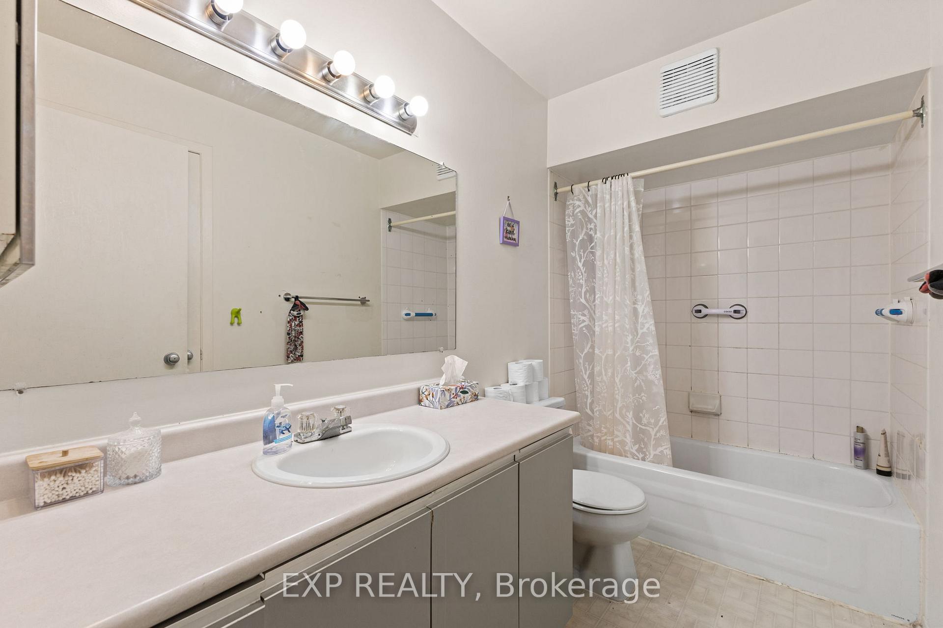 Photo 10 of Unit 304, 270 Brittany Drive, Ottawa, Viscount Alexander Park — HOMEH