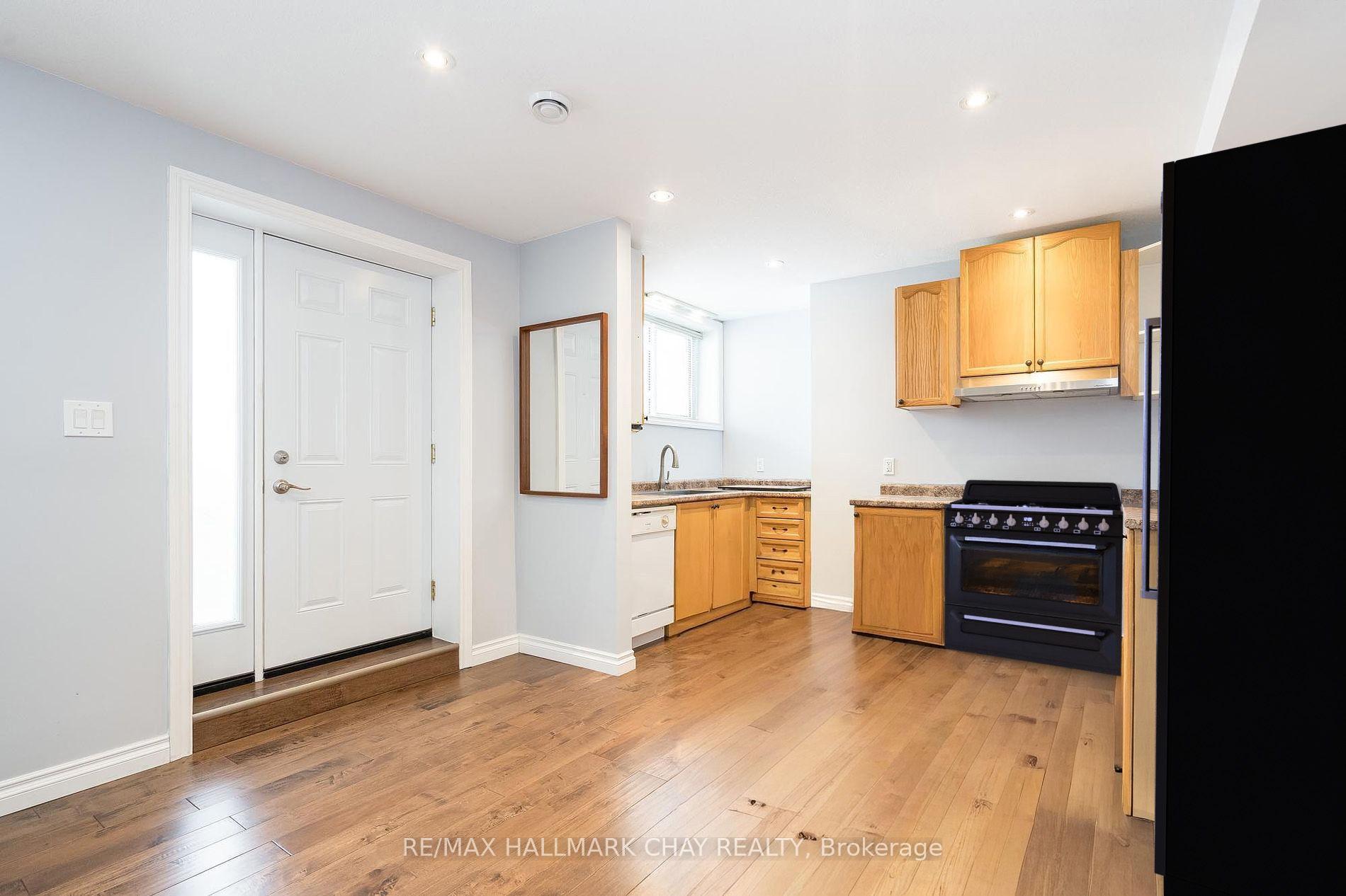 Photo 1 of Unit Lower, 34 Paddy Dunn's Circle, Barrie, East Bayfield — HOMEH