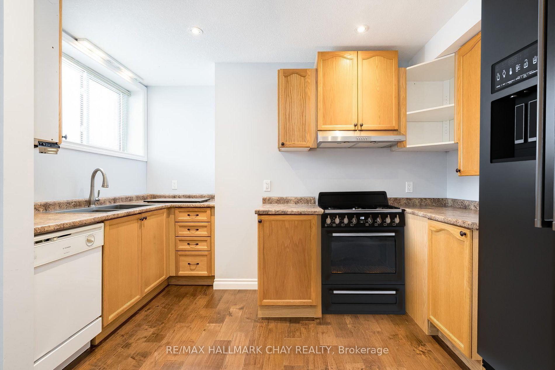 Photo 7 of Unit Lower, 34 Paddy Dunn's Circle, Barrie, East Bayfield — HOMEH
