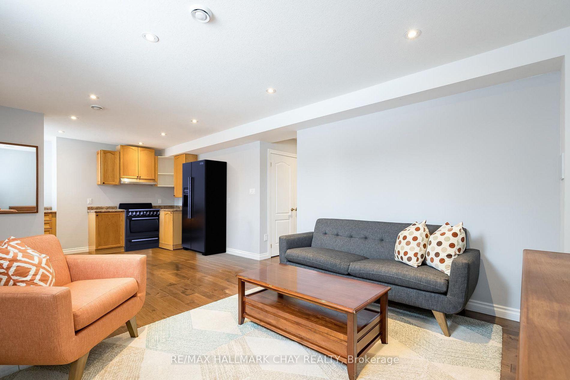 Photo 4 of Unit Lower, 34 Paddy Dunn's Circle, Barrie, East Bayfield — HOMEH
