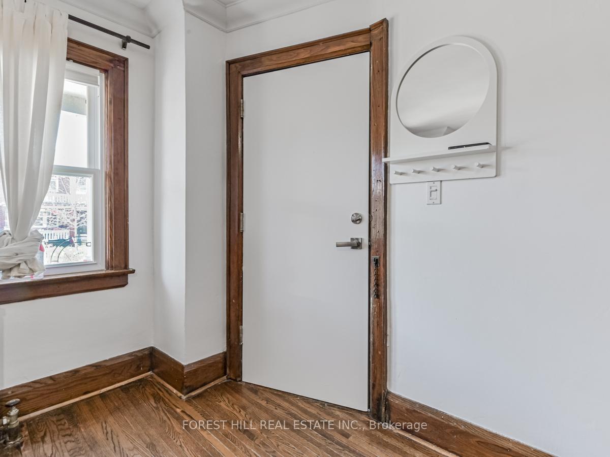 Photo 5 of Unit MAIN, 27 Scarboro Beach Boulevard E, Toronto, The Beaches — HOMEH