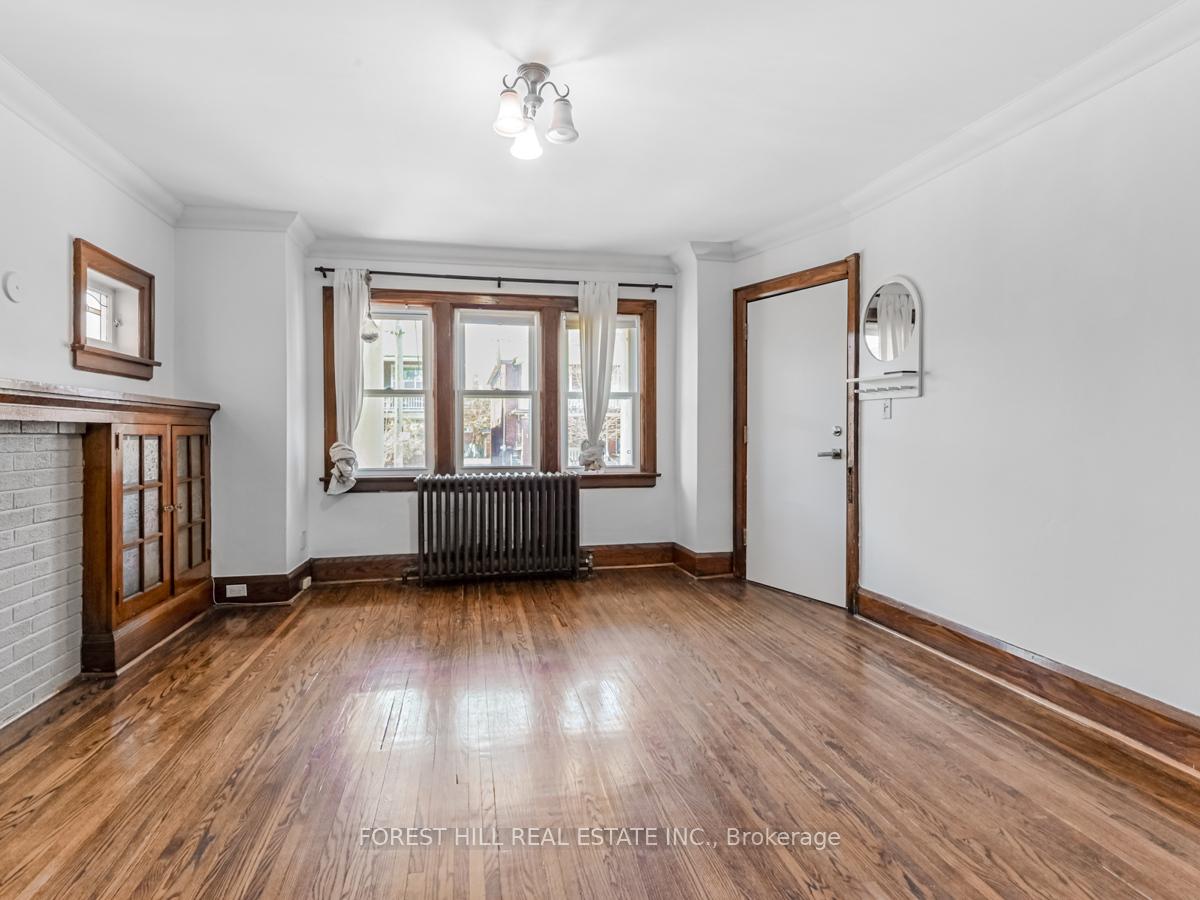 Photo 3 of Unit MAIN, 27 Scarboro Beach Boulevard E, Toronto, The Beaches — HOMEH