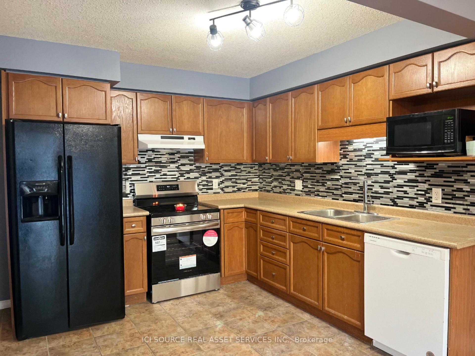 Photo 4 of 126 Templewood Drive, Kitchener — HOMEH