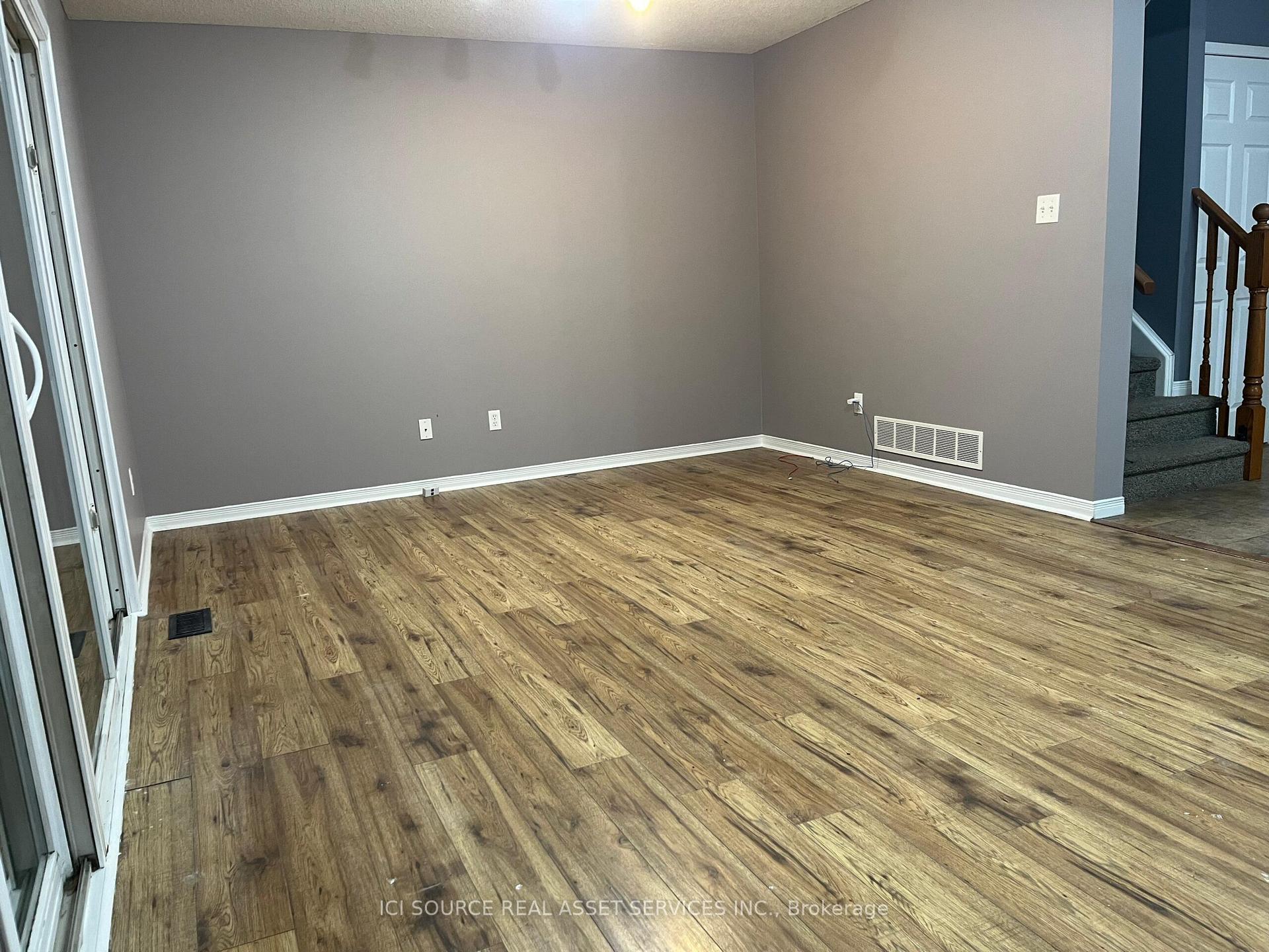 Photo 3 of 126 Templewood Drive, Kitchener — HOMEH