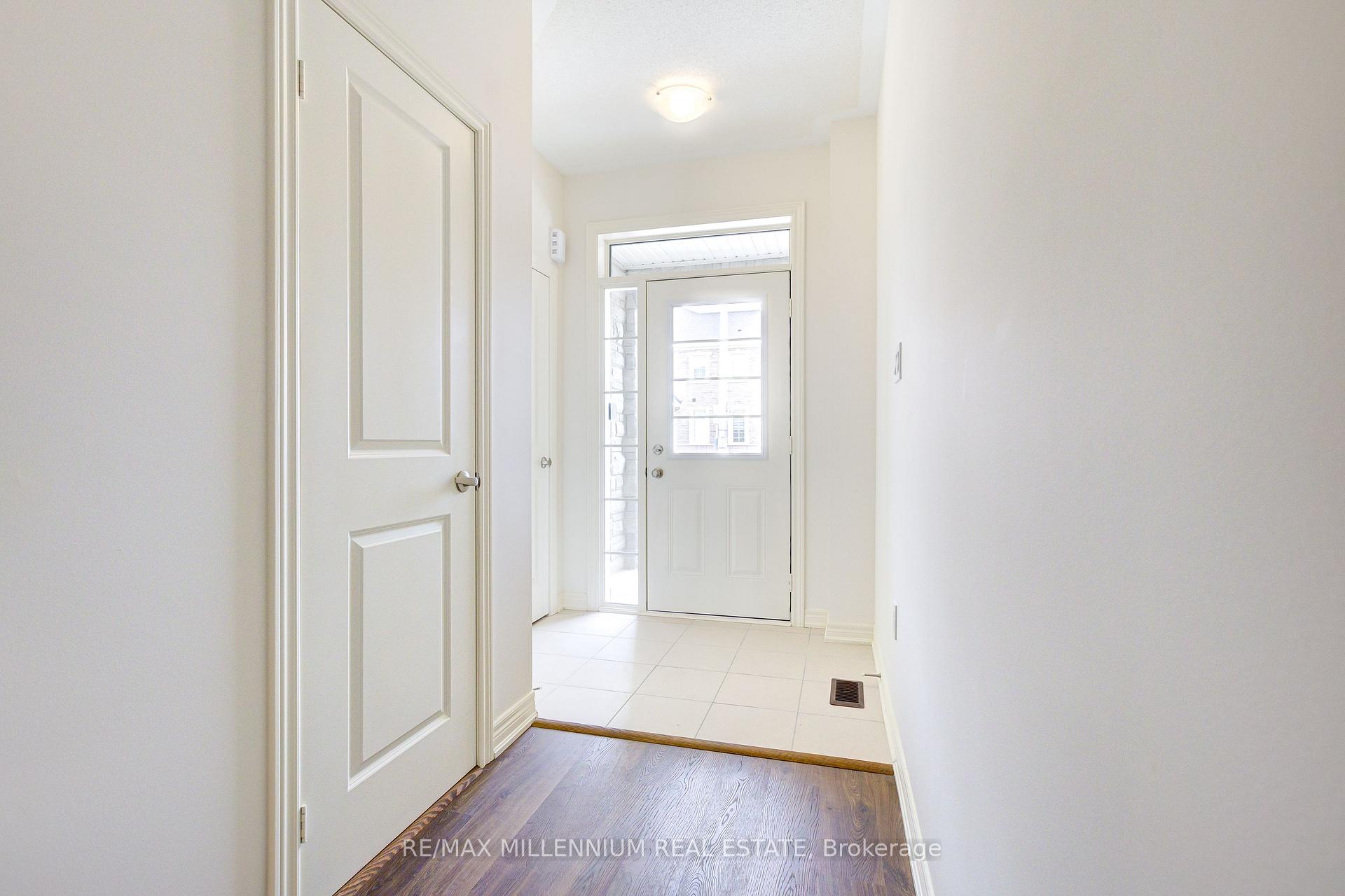 Photo 3 of 23 Gledhill Crescent, Cambridge — HOMEH