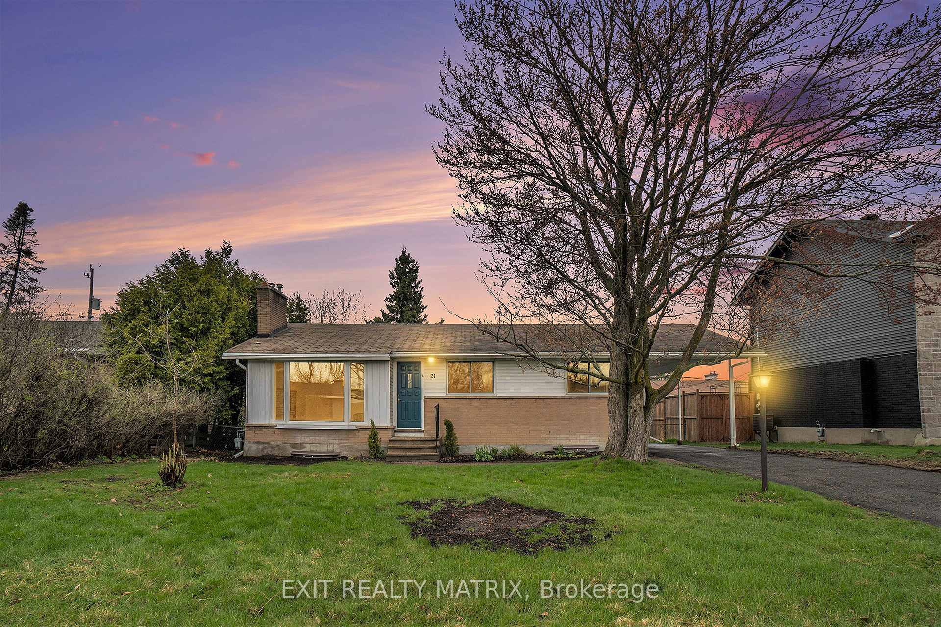 Front of Unit B, 21 Parkside Crescent