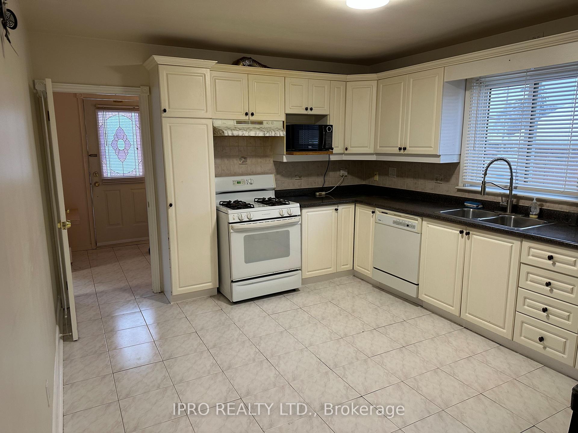 Photo 2 of 1288 Simcoe Street S, Oshawa, Lakeview — HOMEH