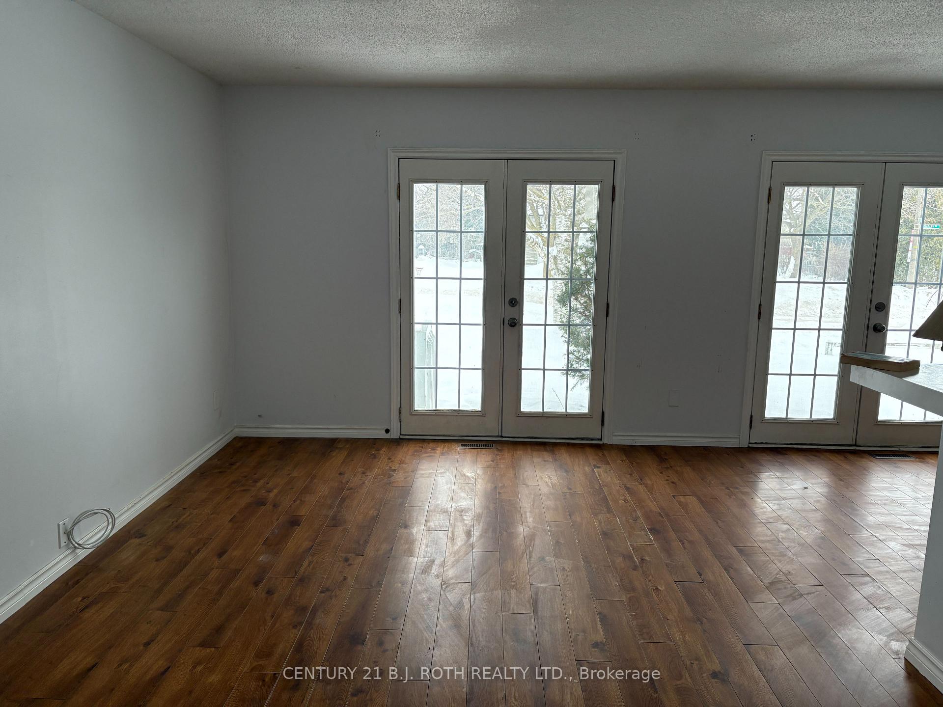 Photo 2 of 23 Bluejay Drive, Barrie, Cundles East — HOMEH