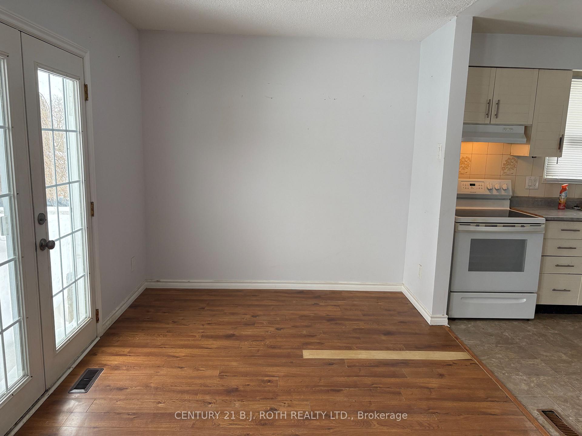 Photo 3 of 23 Bluejay Drive, Barrie, Cundles East — HOMEH