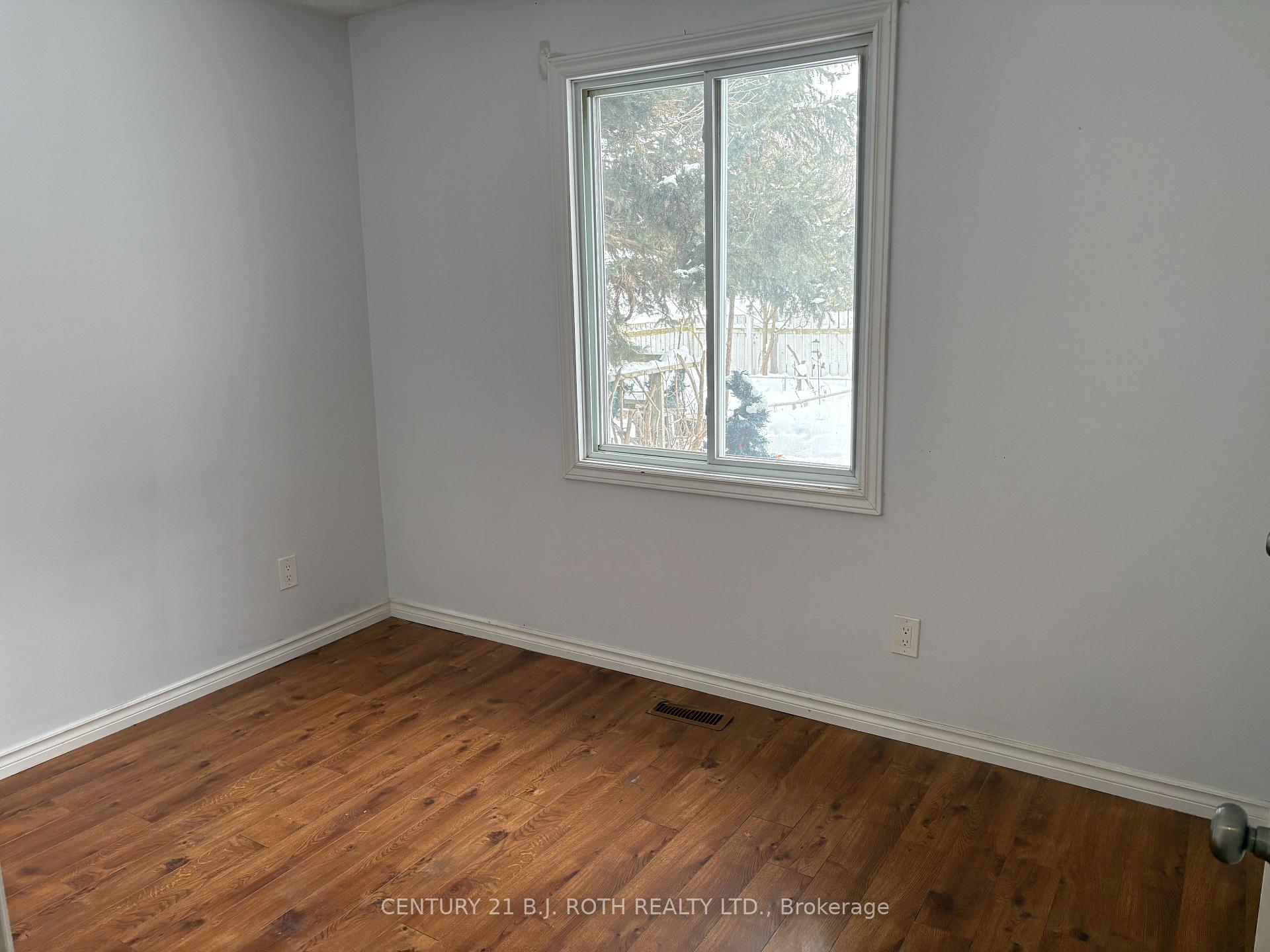 Photo 8 of 23 Bluejay Drive, Barrie, Cundles East — HOMEH