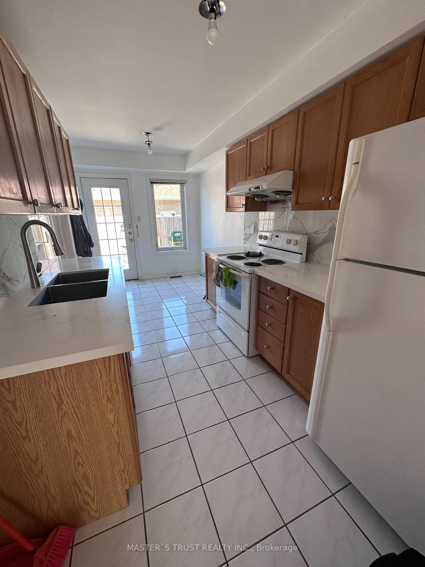 Photo 8 of 42 Ian Baron Avenue, Markham, Village Green-South Unionville — HOMEH