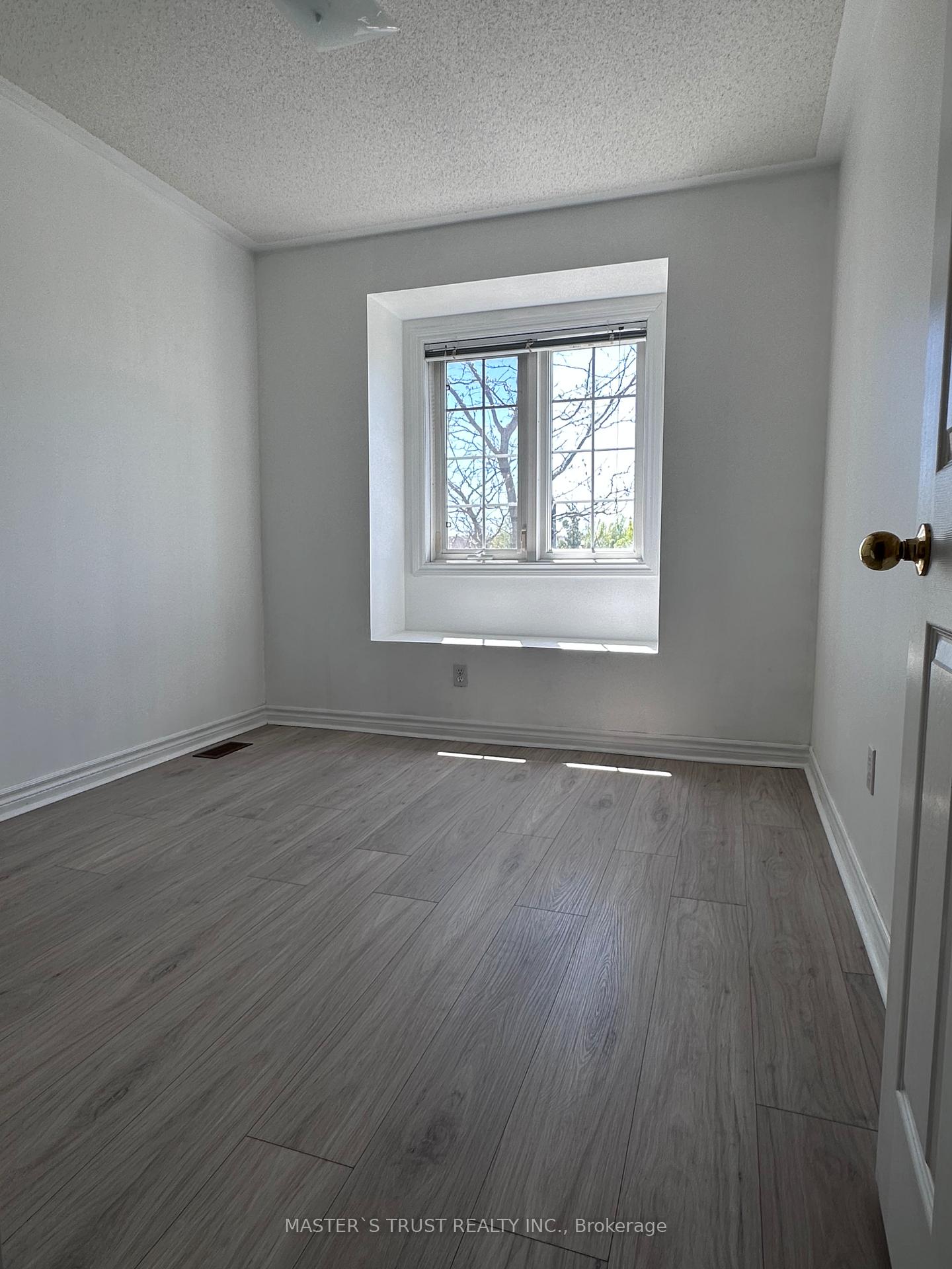 Photo 5 of 42 Ian Baron Avenue, Markham, Village Green-South Unionville — HOMEH