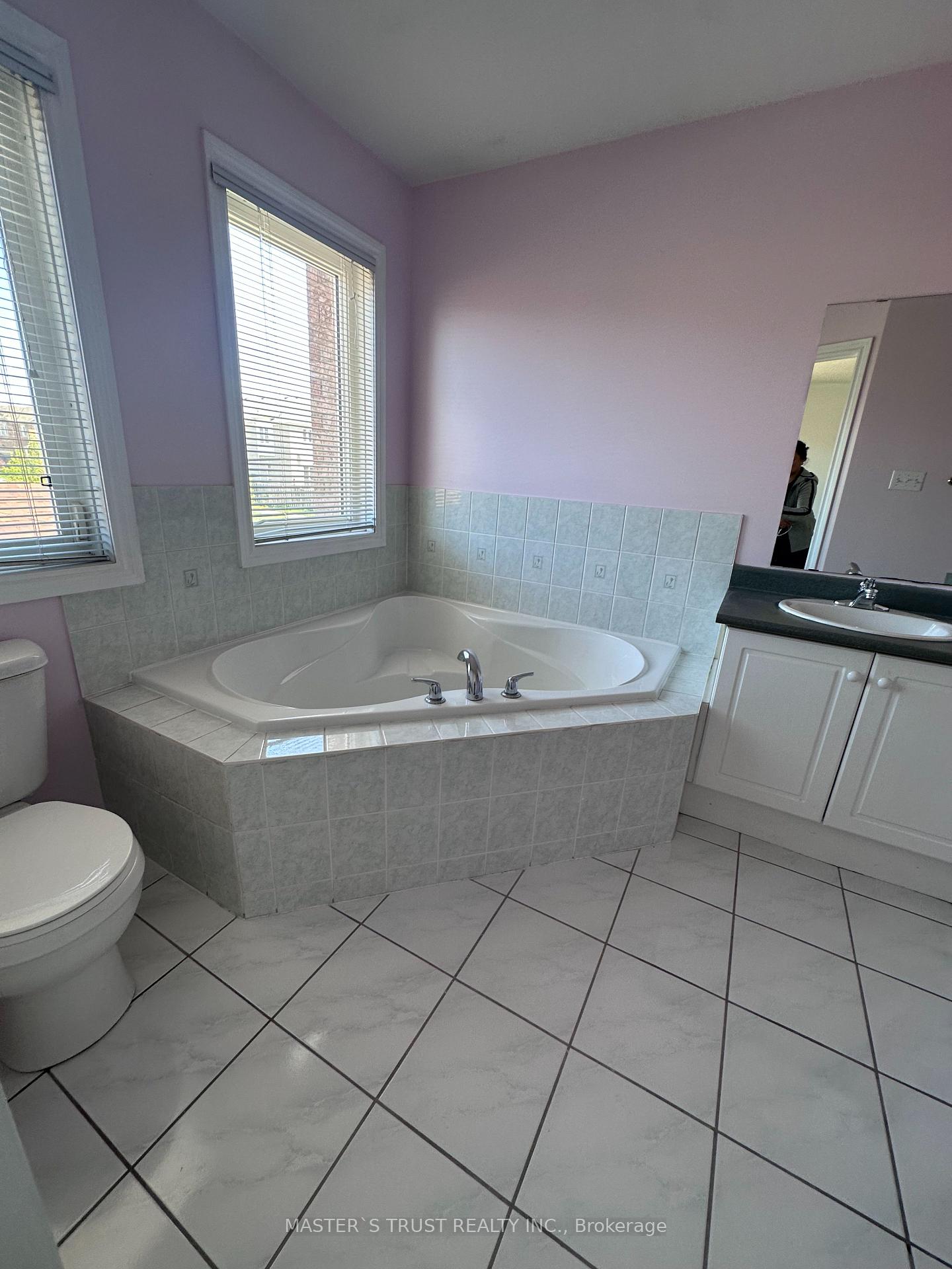 Photo 2 of 42 Ian Baron Avenue, Markham, Village Green-South Unionville — HOMEH