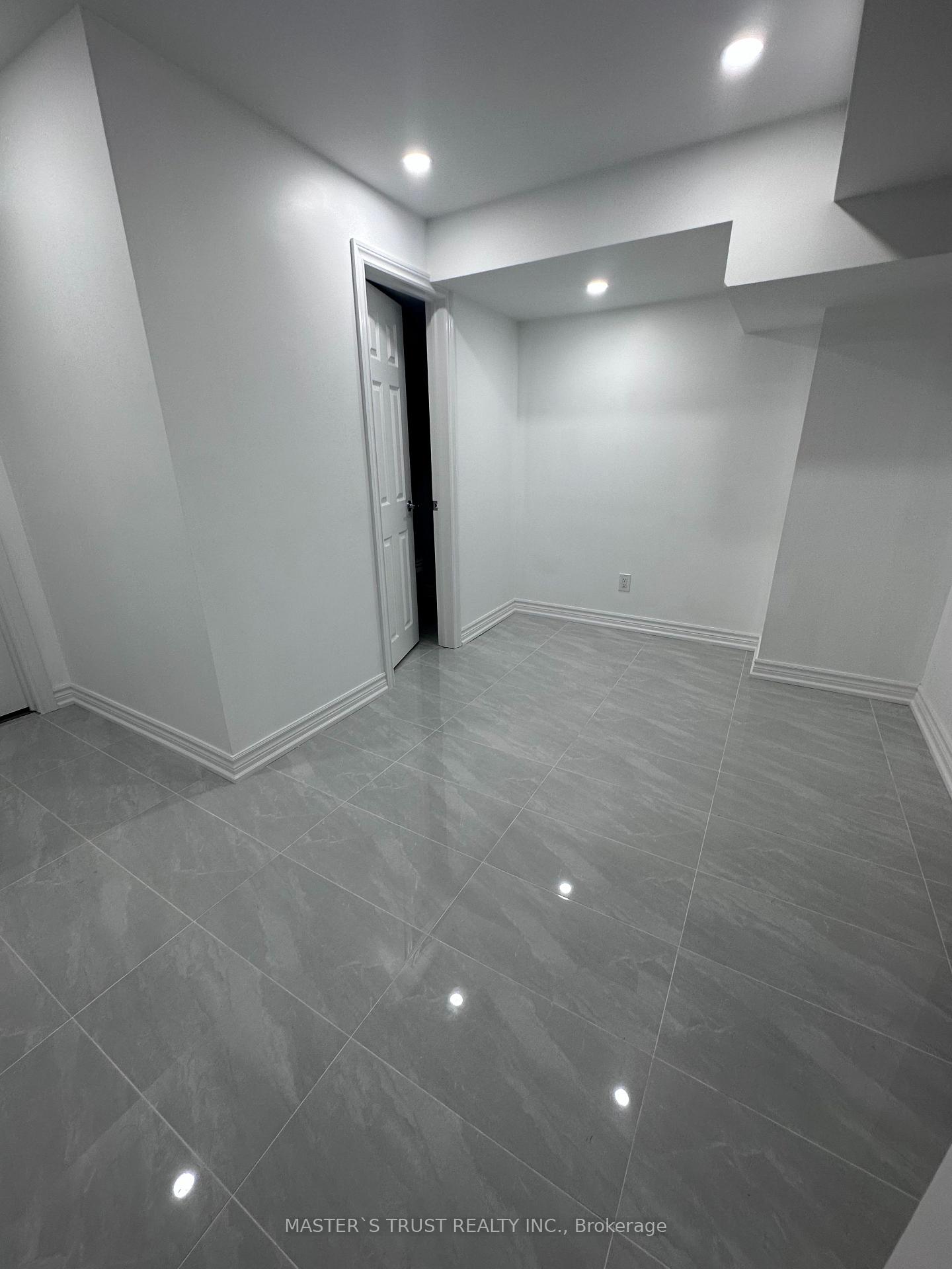Photo 7 of 42 Ian Baron Avenue, Markham, Village Green-South Unionville — HOMEH
