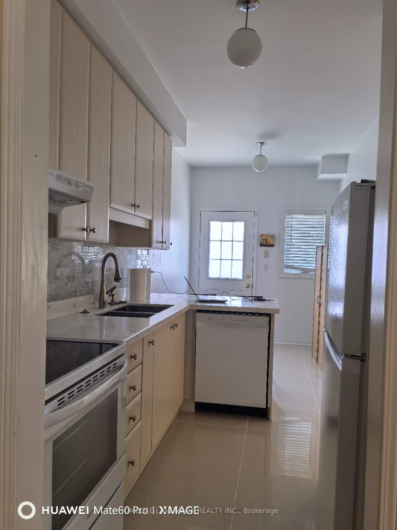 Photo 2 of 328 Cranston Park Avenue, Vaughan, Maple — HOMEH