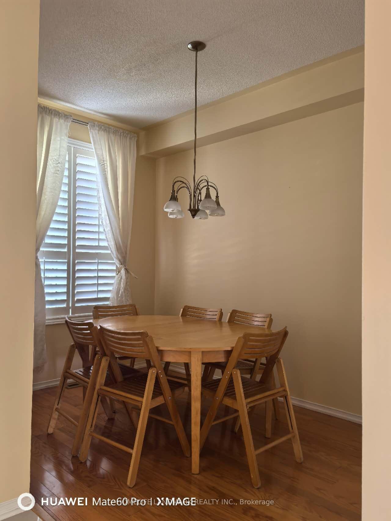 Photo 4 of 328 Cranston Park Avenue, Vaughan, Maple — HOMEH