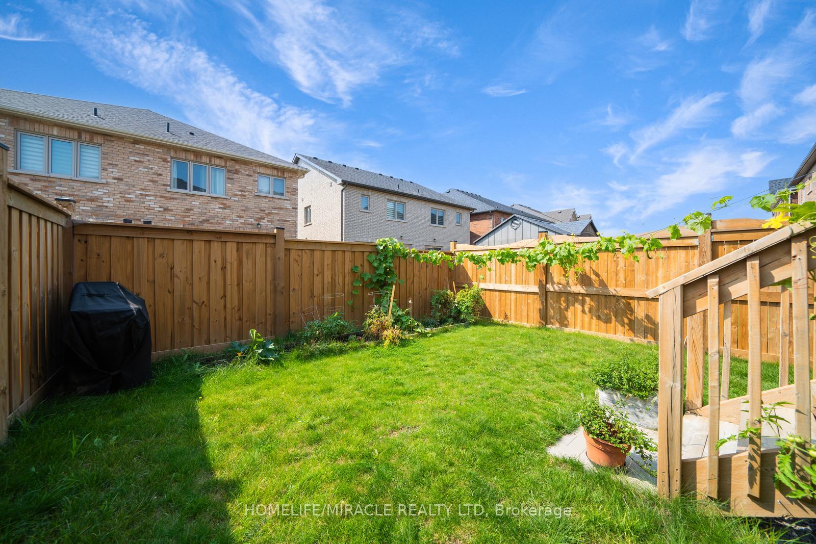 Photo 5 of 63 Auckland Drive, Whitby, Rural Whitby — HOMEH