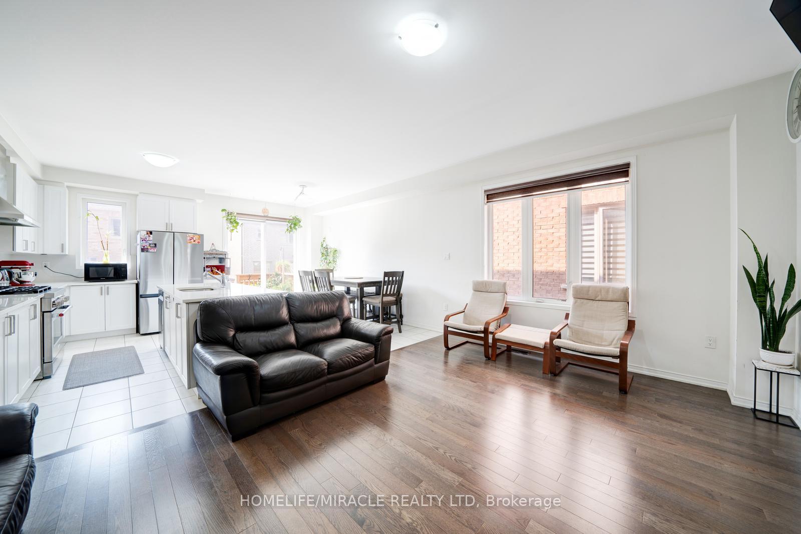Photo 37 of 63 Auckland Drive, Whitby, Rural Whitby — HOMEH