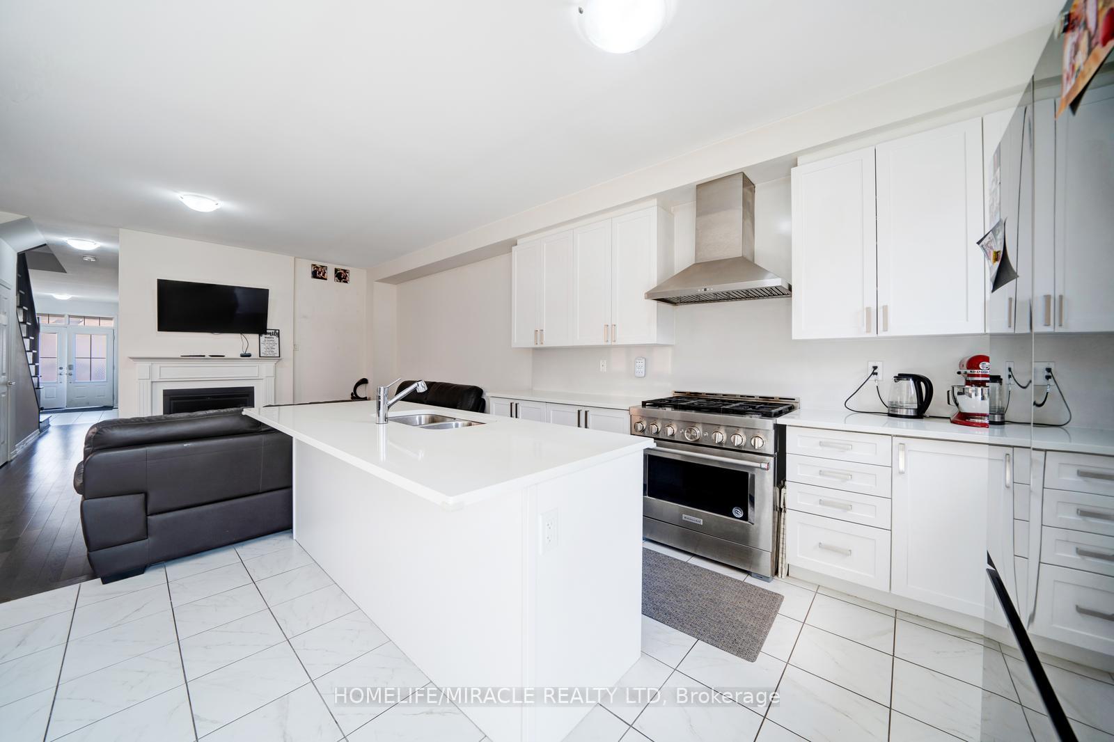 Photo 13 of 63 Auckland Drive, Whitby, Rural Whitby — HOMEH